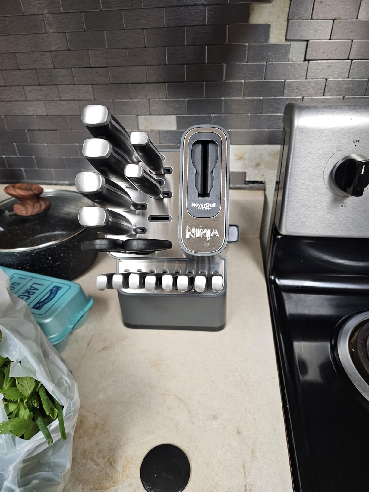 Ninja® NeverDull™ 17-Pc Knife Block Set, Built-in Sharpener, Black, K32017 customer photo 2