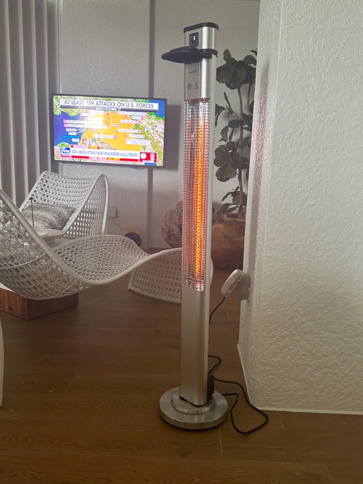 SereneLife Infrared Patio Heater, 1500W Electric Standing with Remote Control, IP44 Approved, Odorless, Three Power Settings, Indoor/Outdoor for Restaurant, Backyard, Garage, Decks customer photo 2