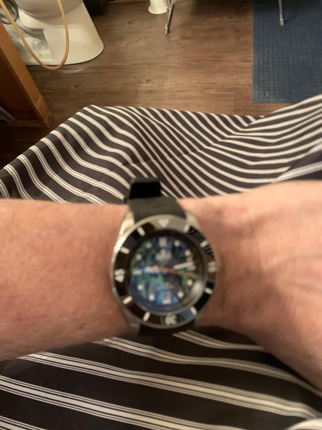 PHOIBOS Automatic Men's 300m Diver Watch with Wave Patterned Dial and Rubber Strap Wave Master PY010R customer photo 2