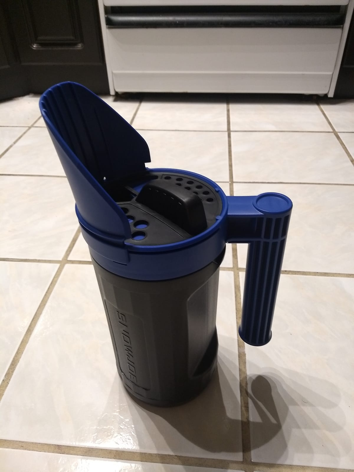 Snow Joe Salt Spreader Handheld - Ice Melt Spreader with 5 lb Capacity, Adjustable Dial Flow Control for Grass Seed, Fertilizer & More, SJSPD1 customer photo 1