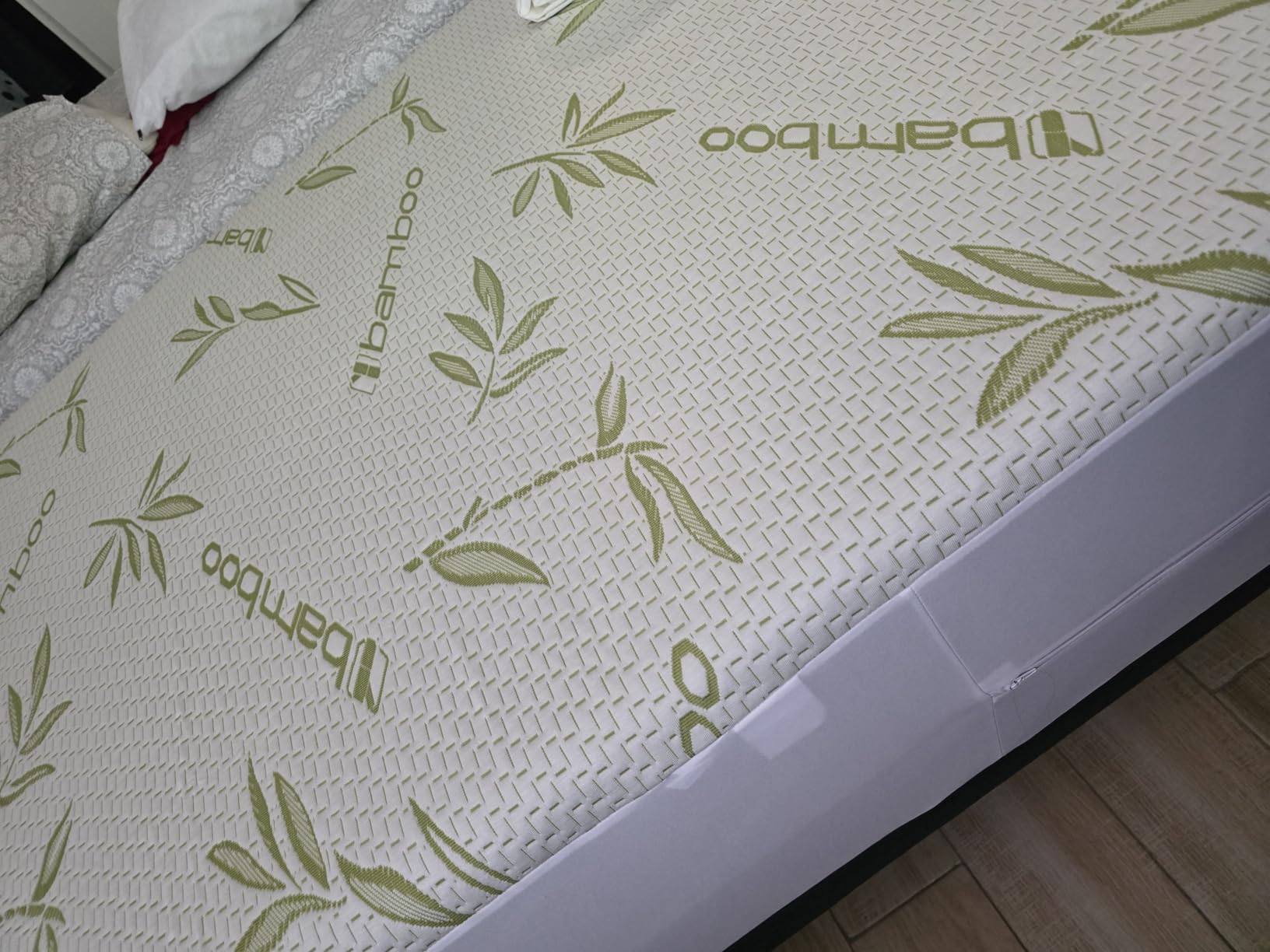 Bamboo Mattress Protector with Zipper - 100% Waterproof Queen Size Cooling Mattress Cover - Ultra Soft Jacquard Fabric Breathable Noiseless Mattress Pad Covers - Zippered Mattress Encasement customer photo 1