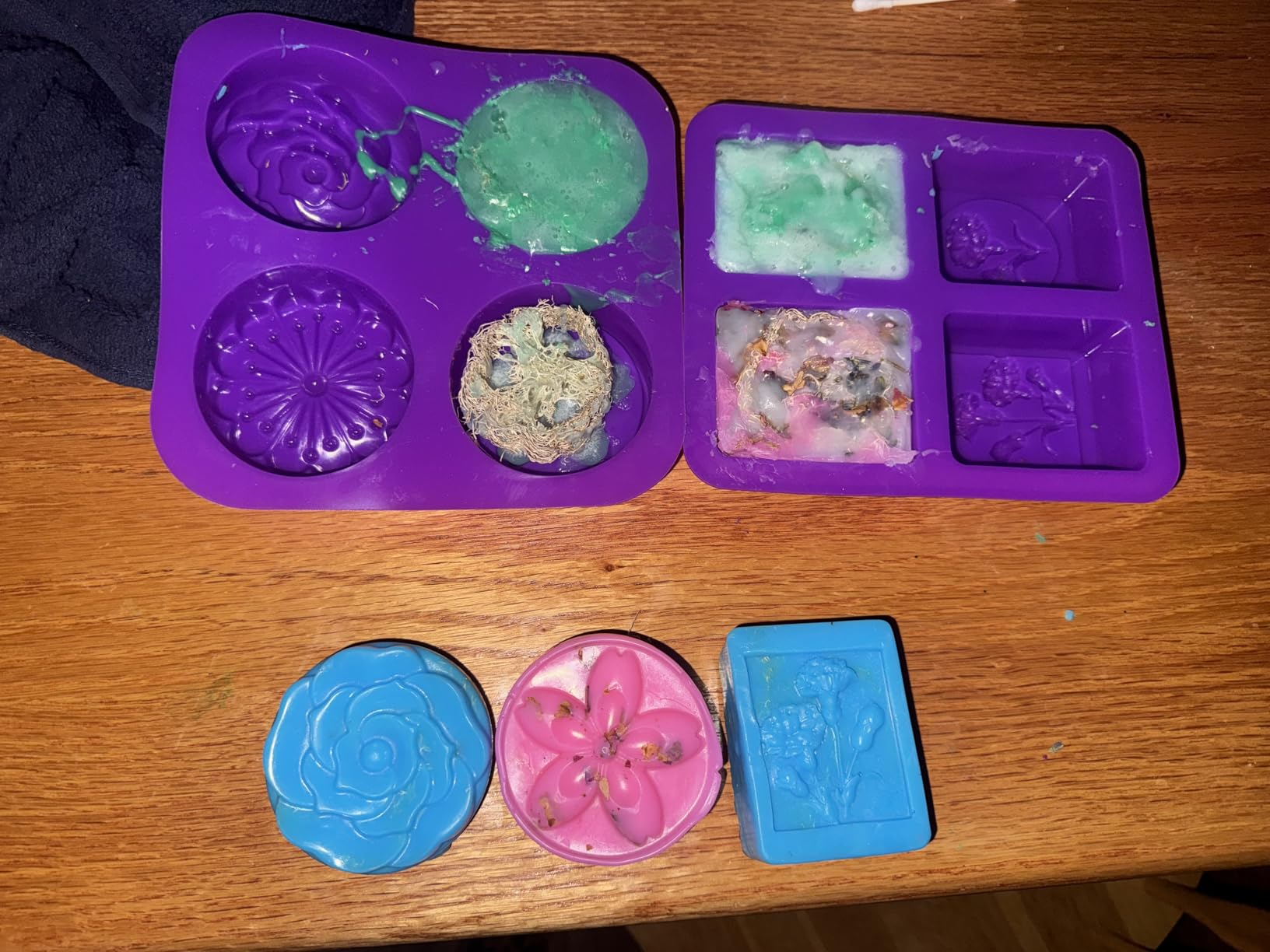CraftZee Large 𝗣𝗥𝗘𝗠𝗜𝗨𝗠 Deluxe Soap Making Kit - All-in-One Soap Making Supplies with Soap Base, Soap Cutter Box, Silicone Loaf Molds, Fragrances & More - Homemade Melt & Pour DIY Craft Kits customer photo 1