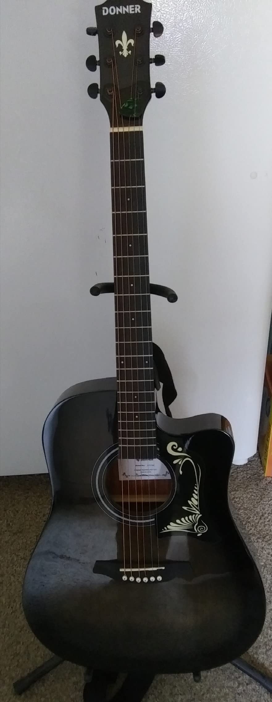 Donner Acoustic Electric Guitar Full Size Kit for Beginner Intermediate with Amplifier Capo Pick Tuner Strings Strap - 41 Inch customer photo 2
