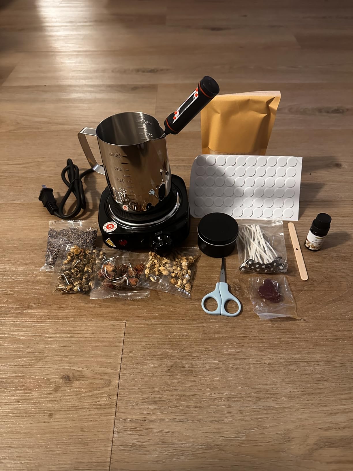 Complete Candle Making Kit with Wax Melter,Candle Making Supplies,DIY Arts&Crafts Kits Gift for Beginners,Adults,Including 500w Electronic Stove,Wicks,Wax,Rich Scents,Dyes,Melting Pot,Candle tins customer photo 2