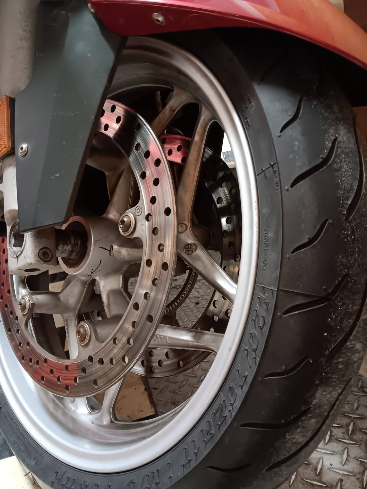 Kenda KM1 190/50ZR17 Sport Touring Motorcycle Tire 73W (190/50-17) customer photo 1