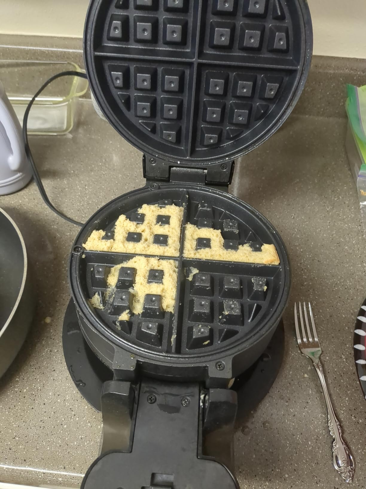 Waffle Maker, 1400W Double Belgian Waffle Iron 180° Flip, 8 Slices in 3 Mins, Rotating & Nonstick Plates, Anti-Scald, Removable Drip Tray Easy to Clean, Cool Touch Handle, Space-Saving Storage(Black) customer photo 2