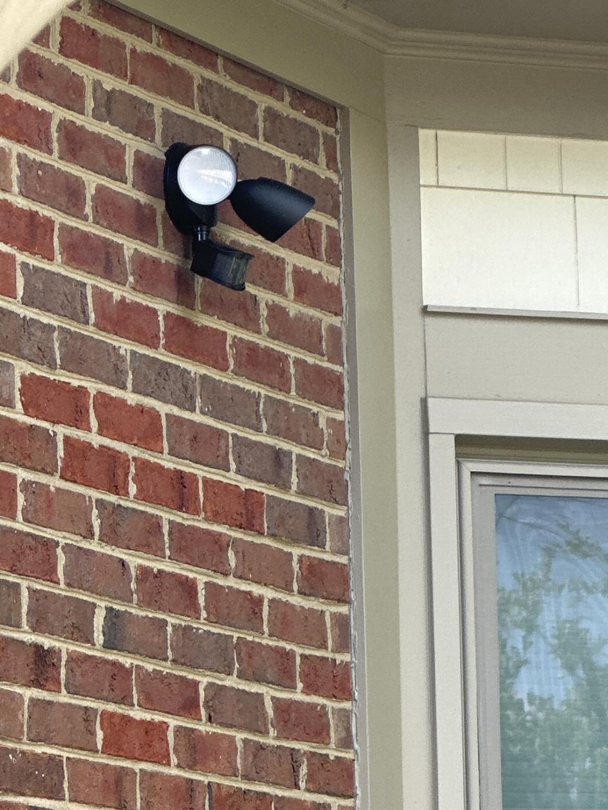 LUTEC 32W 3500 Lumen LED Security Lights Motion Sensor Light Outdoor, 5000K Daylight, IP65 Waterproof, Dusk to Dawn, Motion Detector Flood Light for Garage, Yard, Porch-White customer photo 1