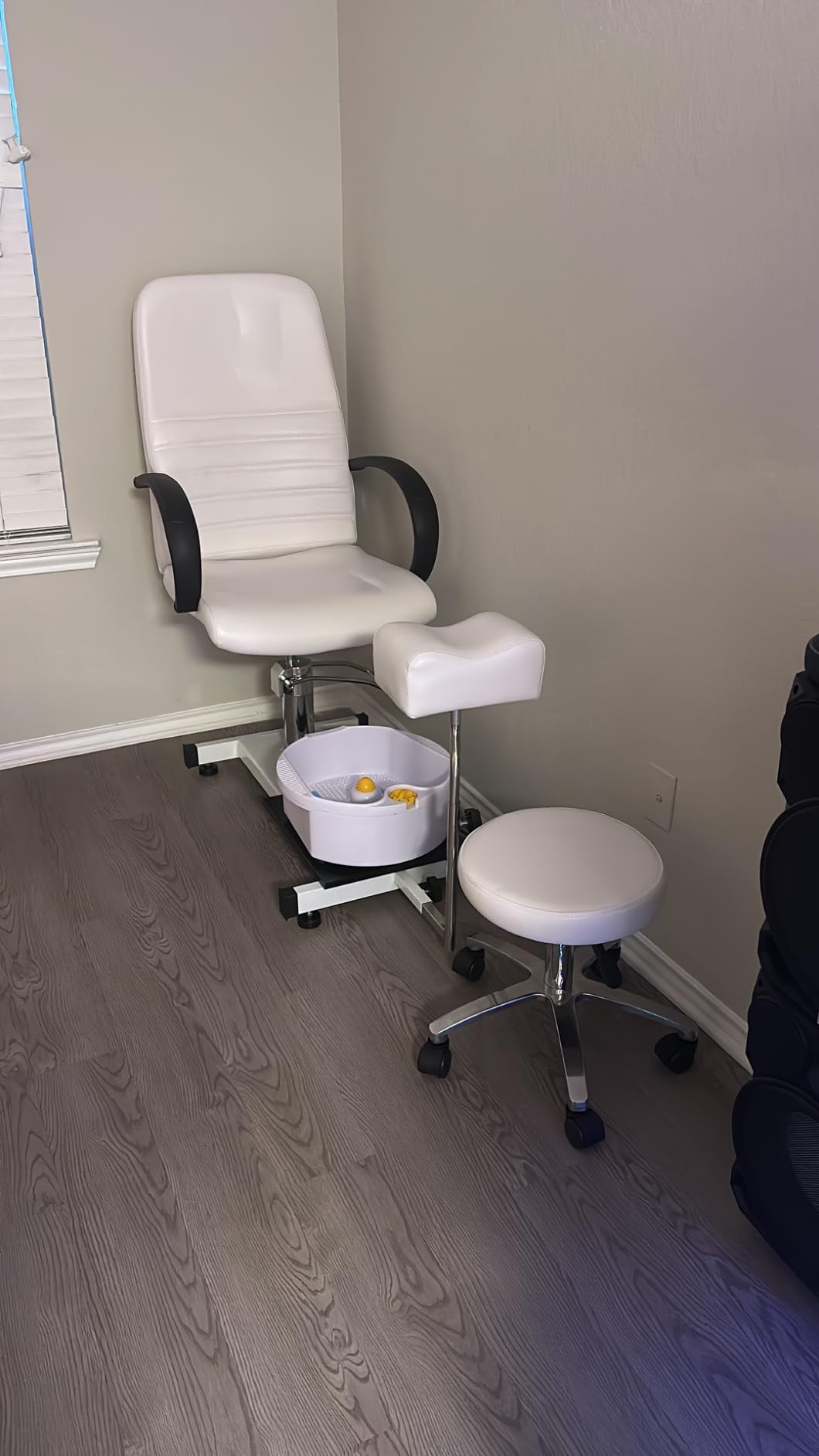 OmySalon Pedicure Chair with Stool & Bubble Massage Foot Bath, Hydraulic Pedi Chair for Nail Tech, Beauty Spa Salon Unit Station Technician Supplies customer photo 1
