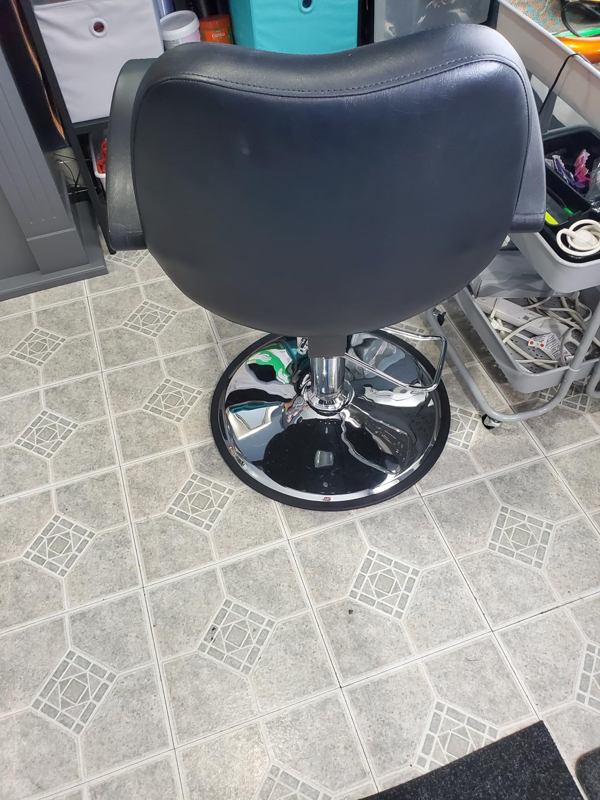 Barber Chair,Salon Chair for Hair Stylist Swivel Styling Chair Heavy Duty Hydraulic Pump Adjustable for Beauty Hair Salon Spa Shampoo(Black) customer photo 1