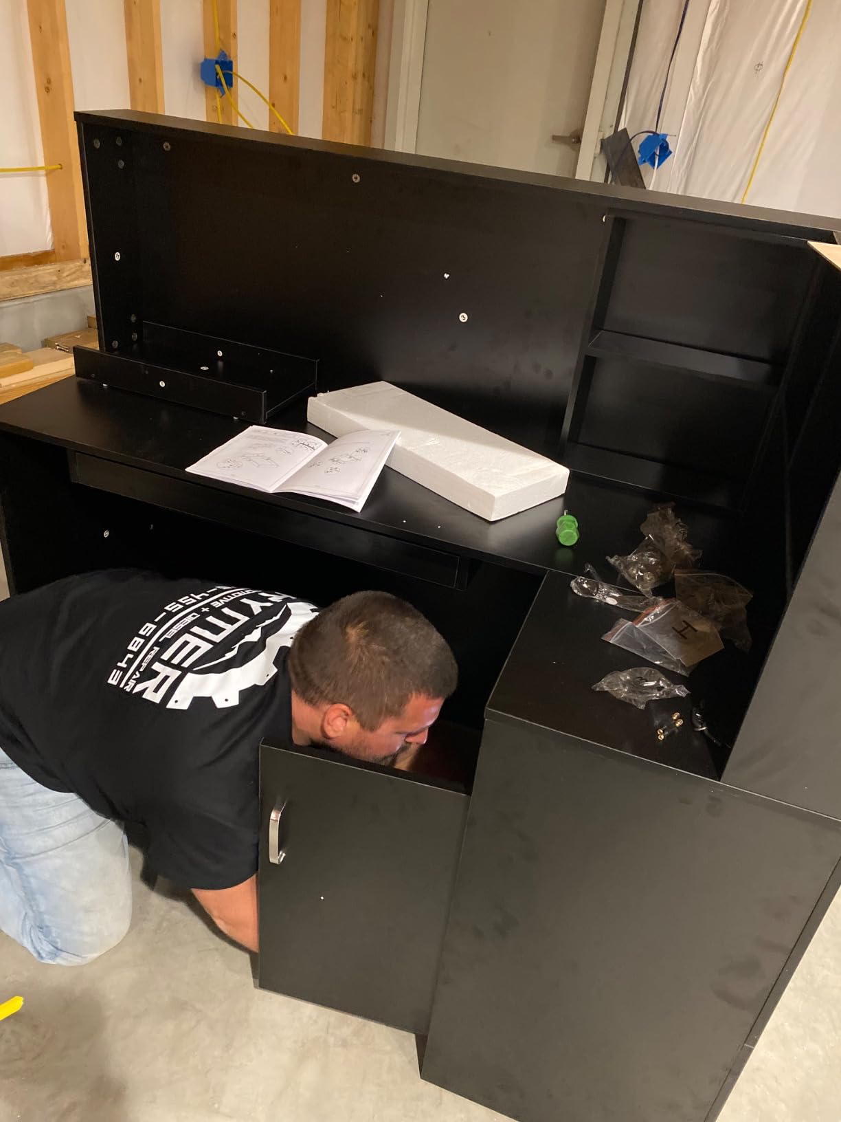 AIEGLE L-Shaped Reception Desk Counter Table with Lockable Drawers & Storage Shelves, Private Workstation for Salon Reception Room Checkout Office, Black (55.9