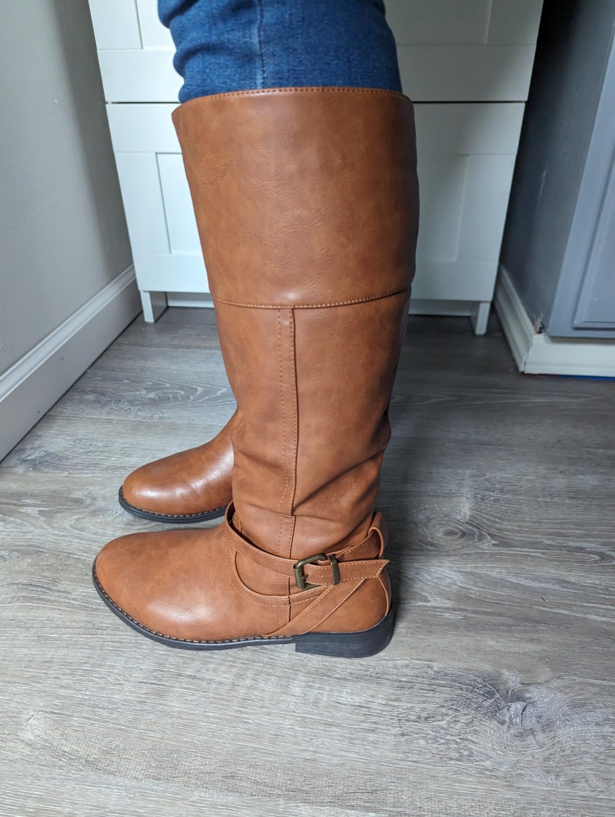 Vepose Women's Knee High Riding Boots, Low Heel Tall Boots with Zipper customer photo 2