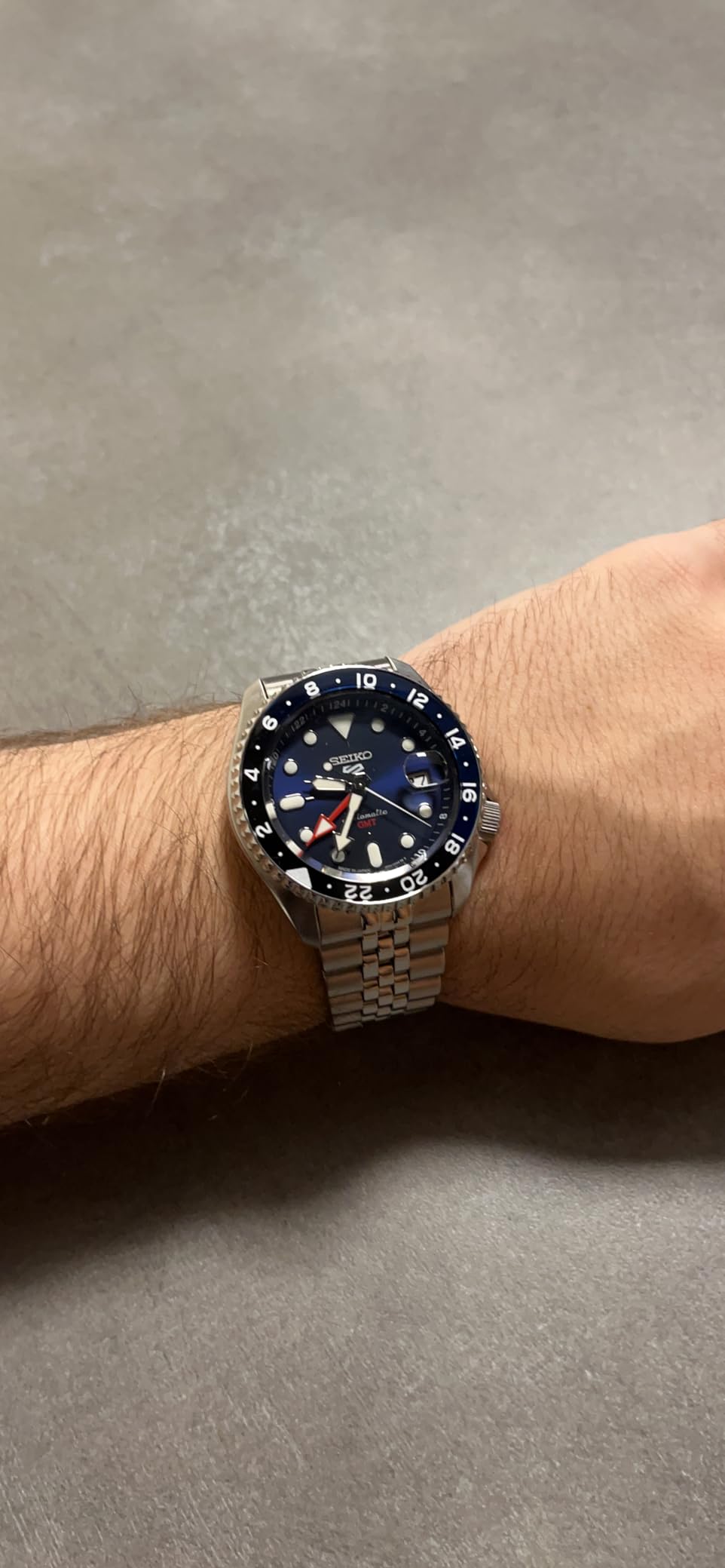 Seiko SSK003 Automatic Watch for Men - 5 -Sports - Blue Dial with Date Calendar and Luminous Hands & Markers and Black & Blue GMT Bezel, 100m Water-Resistant customer photo 2