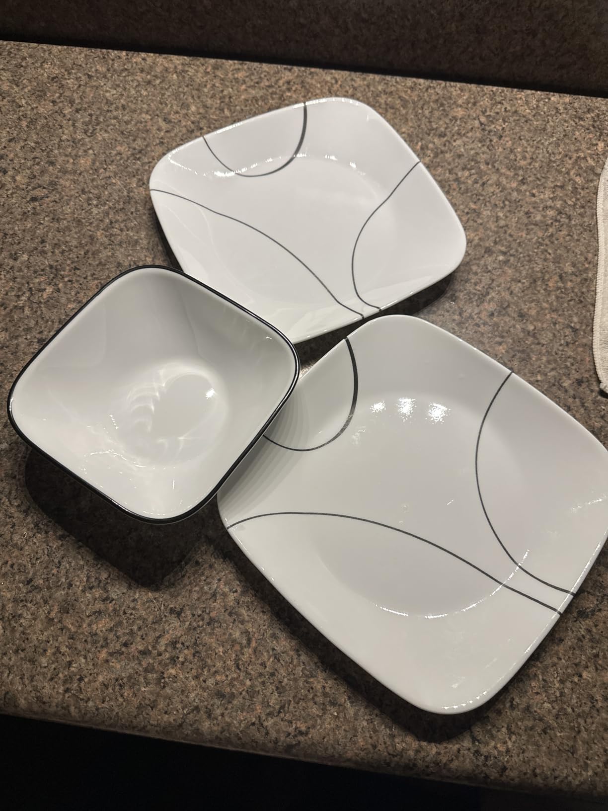Corelle Vitrelle 18-Piece Service for 6 Square Dinnerware Set Triple Layer Glass and Chip Resistant, Lightweight Square Plates and Bowls Set, Pure White customer photo 2