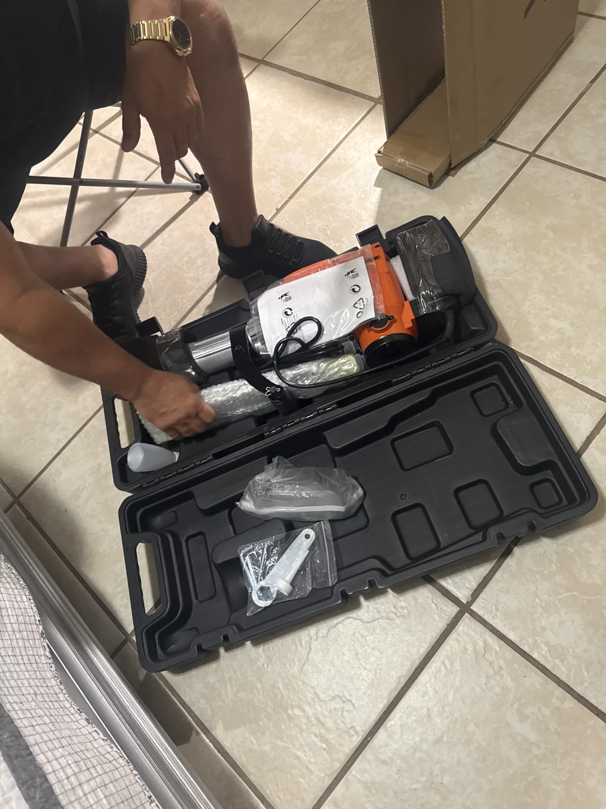 VEVOR Demolition Jack Hammer, MAX 2200W Electric Jackhammer Heavy Duty, 1400 BPM Concrete Breaker 4pcs Chisels Bit Chipping W/Case, Gloves customer photo 2