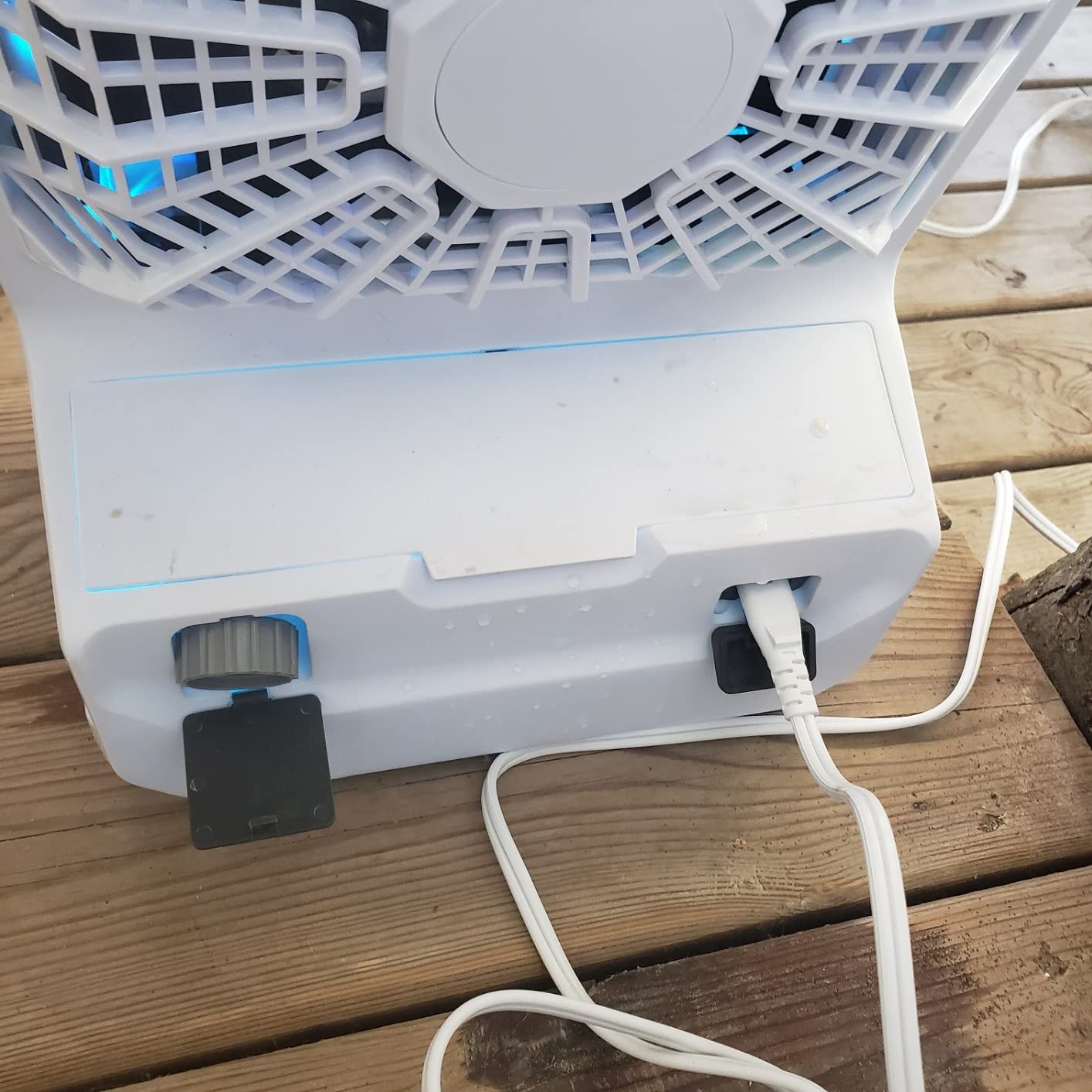 Arctic Air Outdoor Evaporative Cooler, Portable & Ultra-Quiet Air Cooler with 4 Fan Speeds, USB Rechargeable, 6-Hour Battery Life, Great for the Beach, Pool, Deck, Garden & More,White customer photo 2