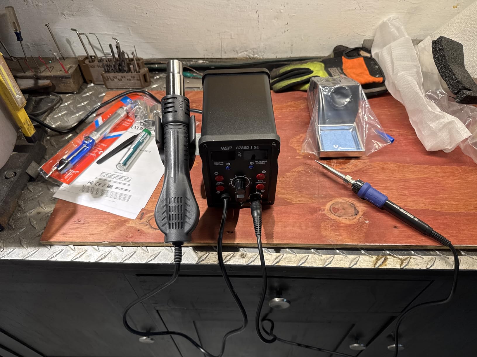WEP 8786D-I SE Hot Air Soldering Iron Station Kit 2-IN-1 for Rework, Desoldering with Lead-Free Solder Wire, 5 Soldering Tips, 3 Hot Air Nozzles,Tweezers, Desoldering Pump customer photo 1