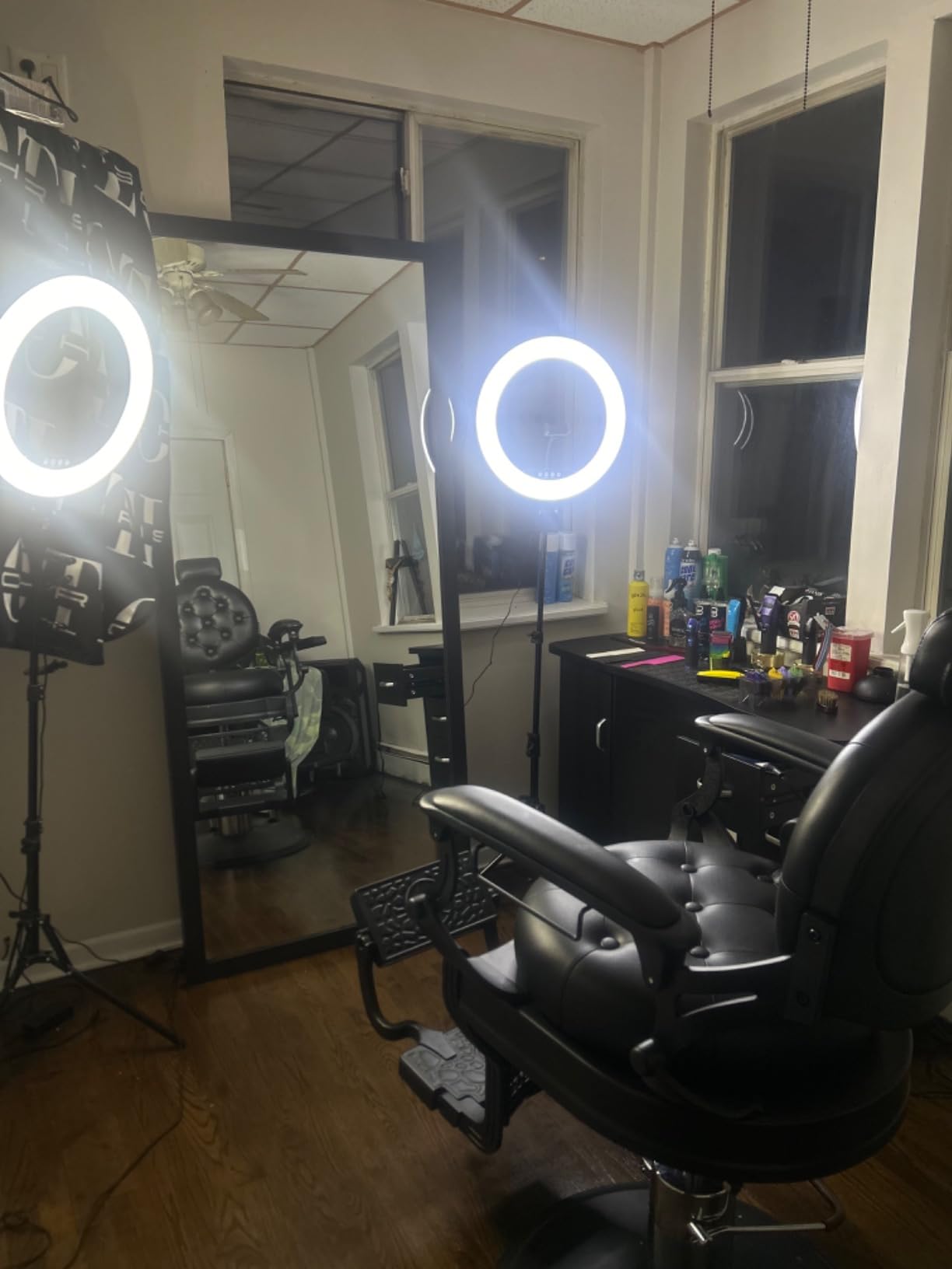 Barber Chair Hair Salon Chair,Heavy Duty 700 LBS, for Hair Stylist Barber Beauty Tattoo Massage(Black Round) customer photo 2