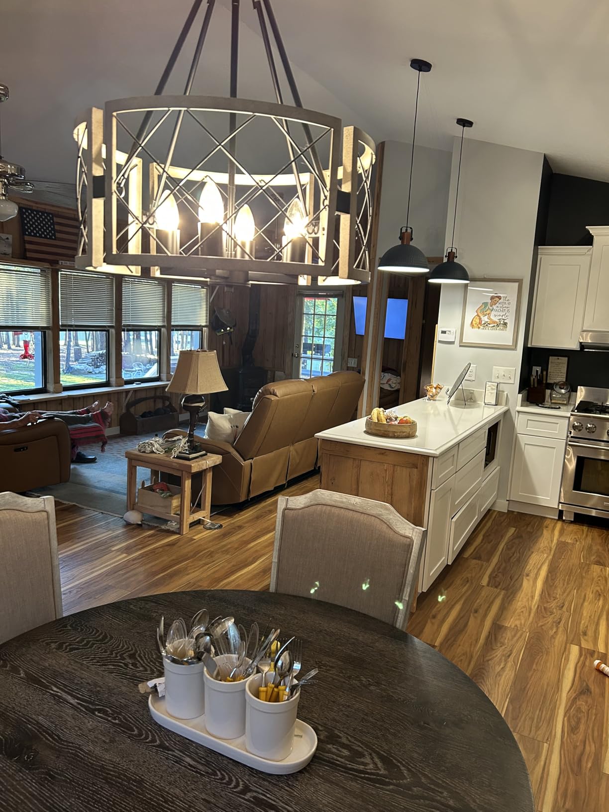 SANTOSTOCK D19'' Farmhouse Chandelier, 4-Light Adjustable Dining Room Light Fixture Kitchen Island Lighting, Rustic Hanging Lights for Entryway Foyer Bedroom Living Room, Black & White Oak customer photo 2