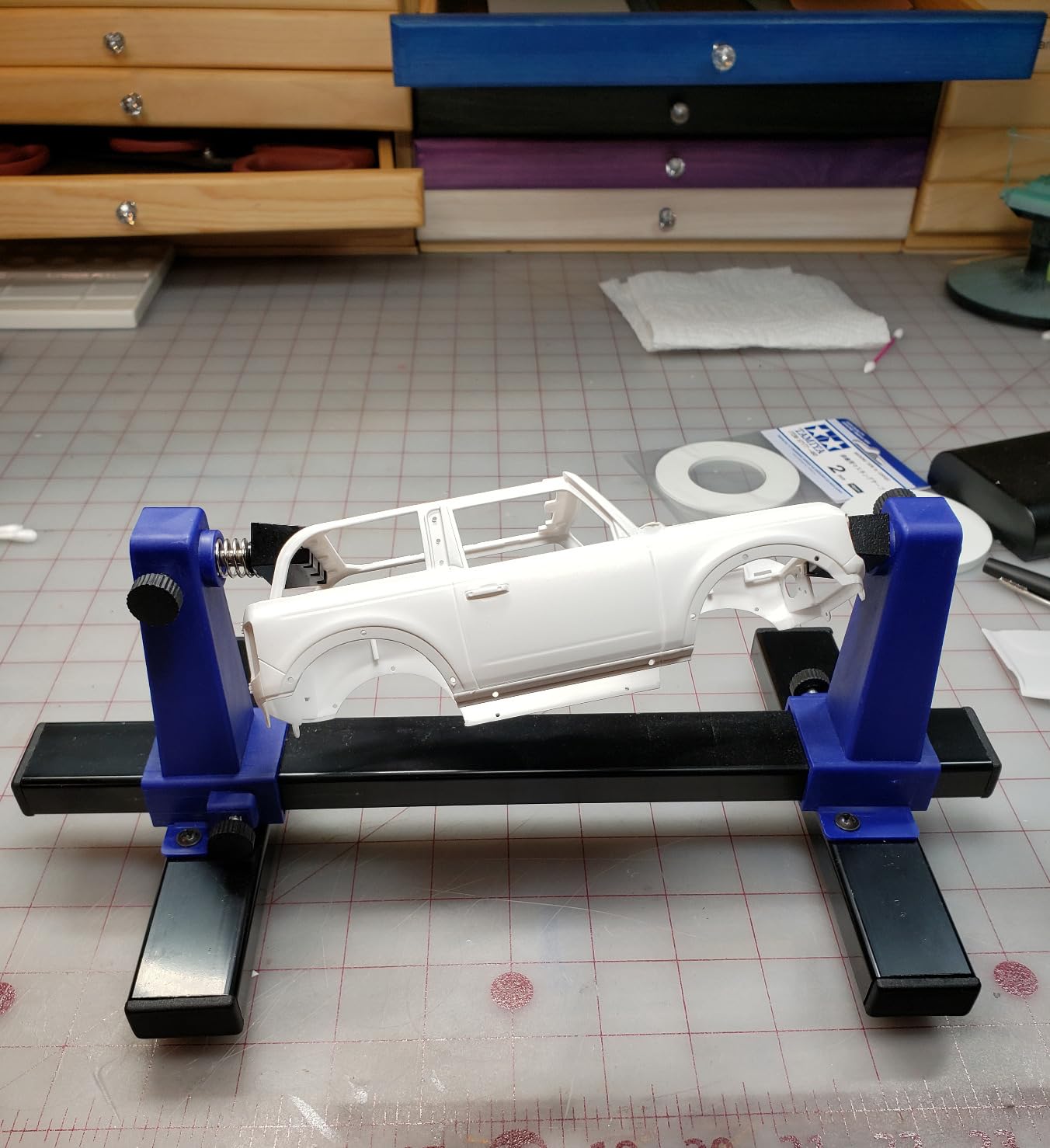 QWORK Adjustable PCB Holder Frame – 360° Rotating Metal Stand for Soldering, Repair & Inspection customer photo 1
