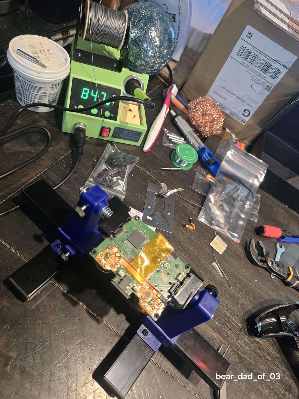 QWORK Adjustable PCB Holder Frame – 360° Rotating Metal Stand for Soldering, Repair & Inspection customer photo 2