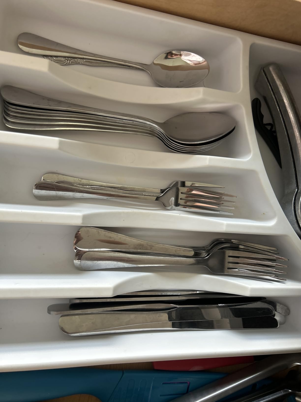 60 Piece Silverware Set Service for 12,Premium Stainless Steel Flatware Set,Mirror Polished Cutlery Utensil Sets,Durable Home Kitchen Eating Tableware Sets,Include Fork Knife Spoon,Dishwasher Safe customer photo 1