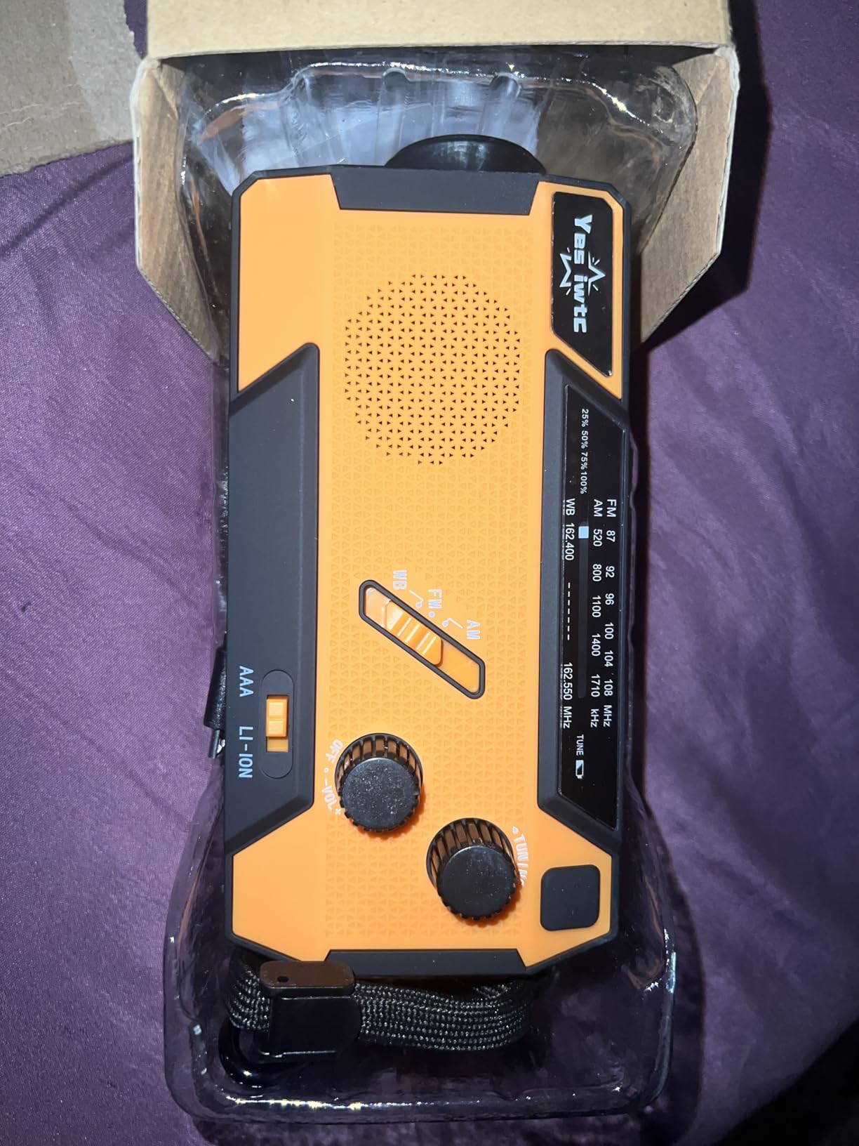 Hand Crank Emergency Radio 7400mWh (2000mAh) Solar Hand Crank Radio customer photo 1