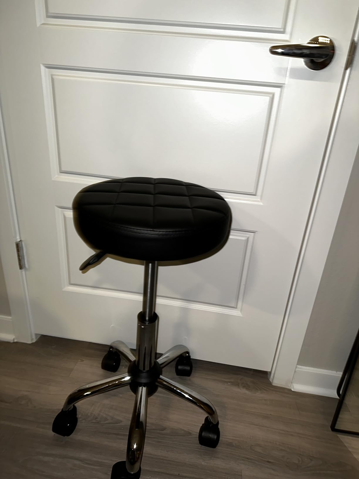 BFTOU Black Classic Swivel Stool with Wheel for Salon Work Home SPA Shop Height-Adjustable Rolling Stool Chair Small customer photo 1