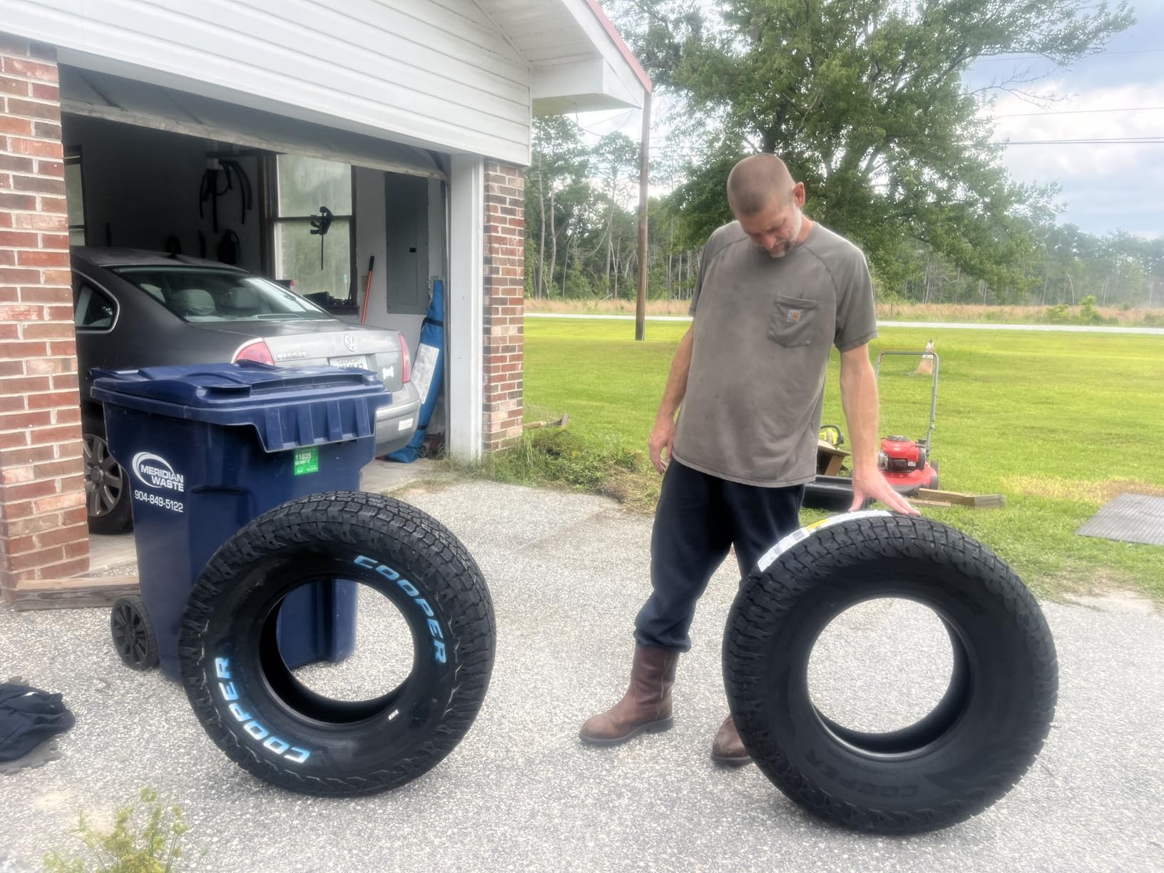 Cooper Discoverer Road and Trail AT All-Terrain Tire, 225/65R17 SL 102H, Set of 1 customer photo 2