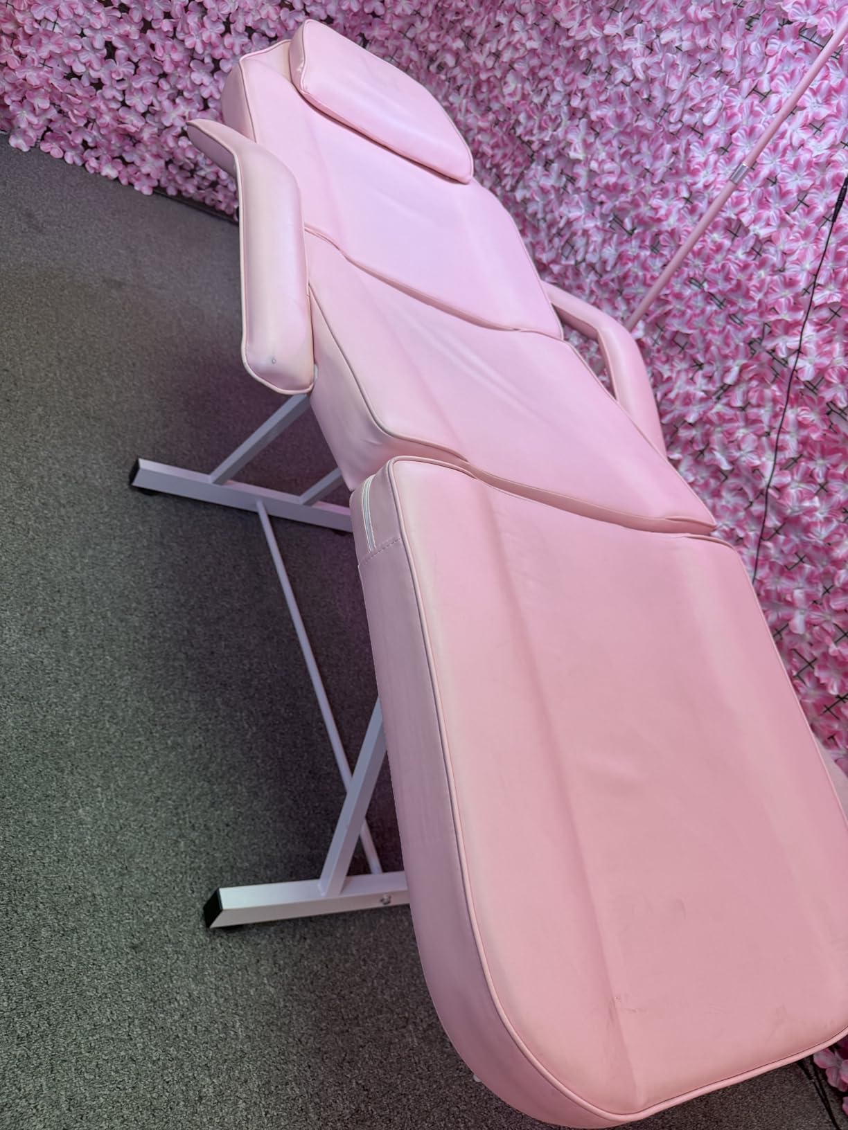LOUVIXA Tattoo Chair, Adjustable Facial Chair 73 Inch Salon Bed with Hydraulic Stool for Professional Massage Beauty Spa (White) customer photo 2