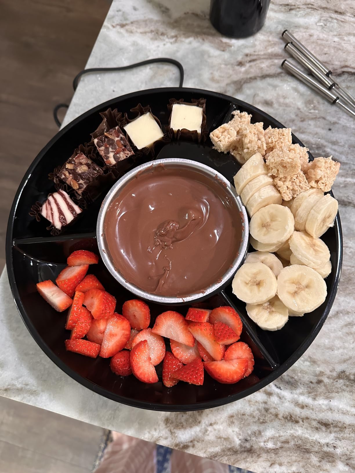 Nostalgia Electric Fondue Party Set – 10 oz Melting Pot, 4 Roasting Forks, & Detachable Serving Tray – Melted Cheese, Chocolate, or Dessert – Perfect for Gifts, Parties, Date Night – Black customer photo 1