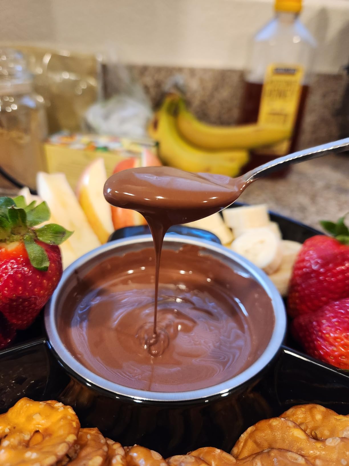 Nostalgia Electric Fondue Party Set – 10 oz Melting Pot, 4 Roasting Forks, & Detachable Serving Tray – Melted Cheese, Chocolate, or Dessert – Perfect for Gifts, Parties, Date Night – Black customer photo 2