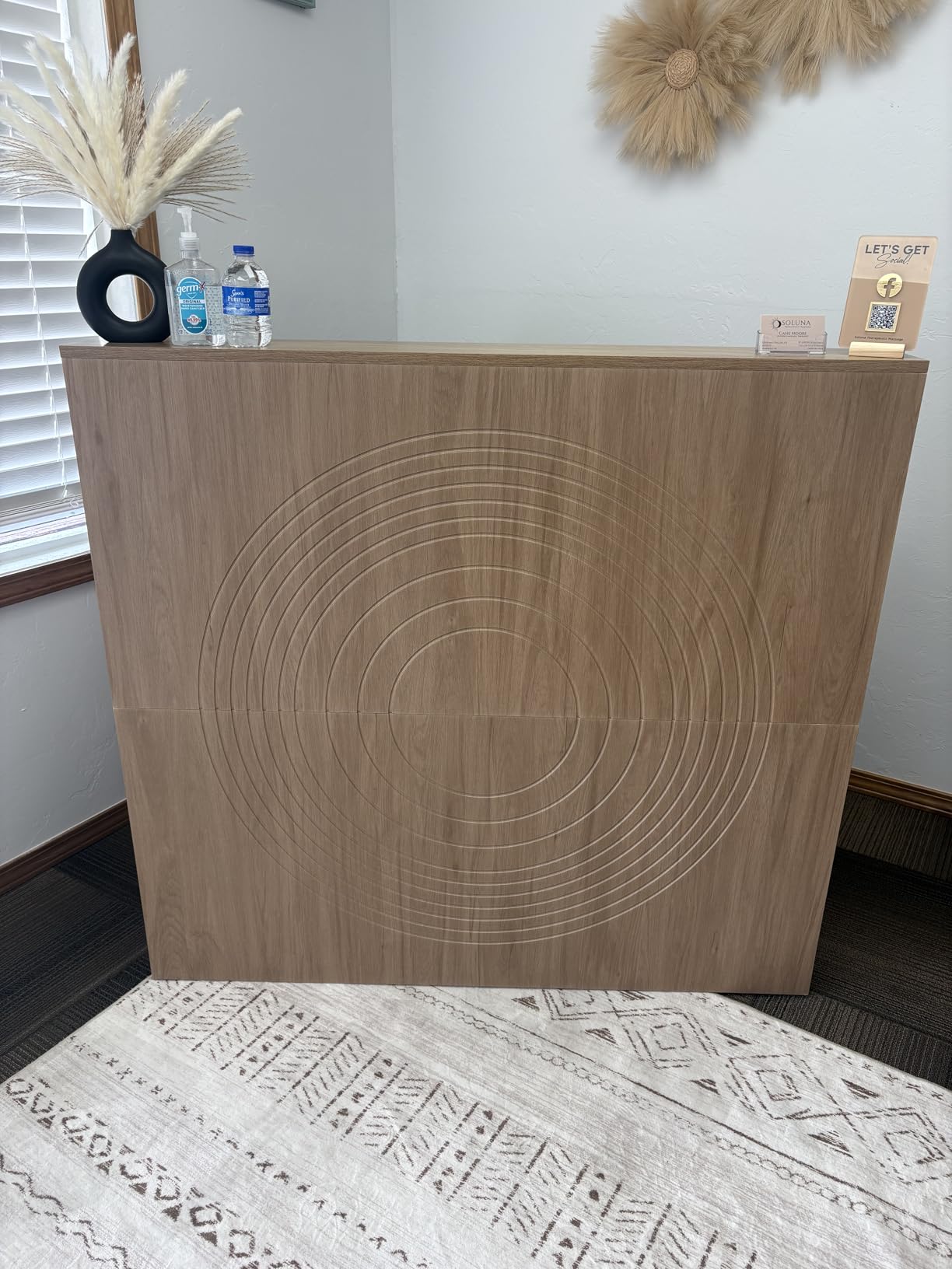 Tribesigns Reception Desk with Counter, Modern Front Desk Reception Room Table with Cable Grommet, 47 inch Retail Counter for Checkout, Lobby, Beauty Salon, Home Office Desk, Oak customer photo 1