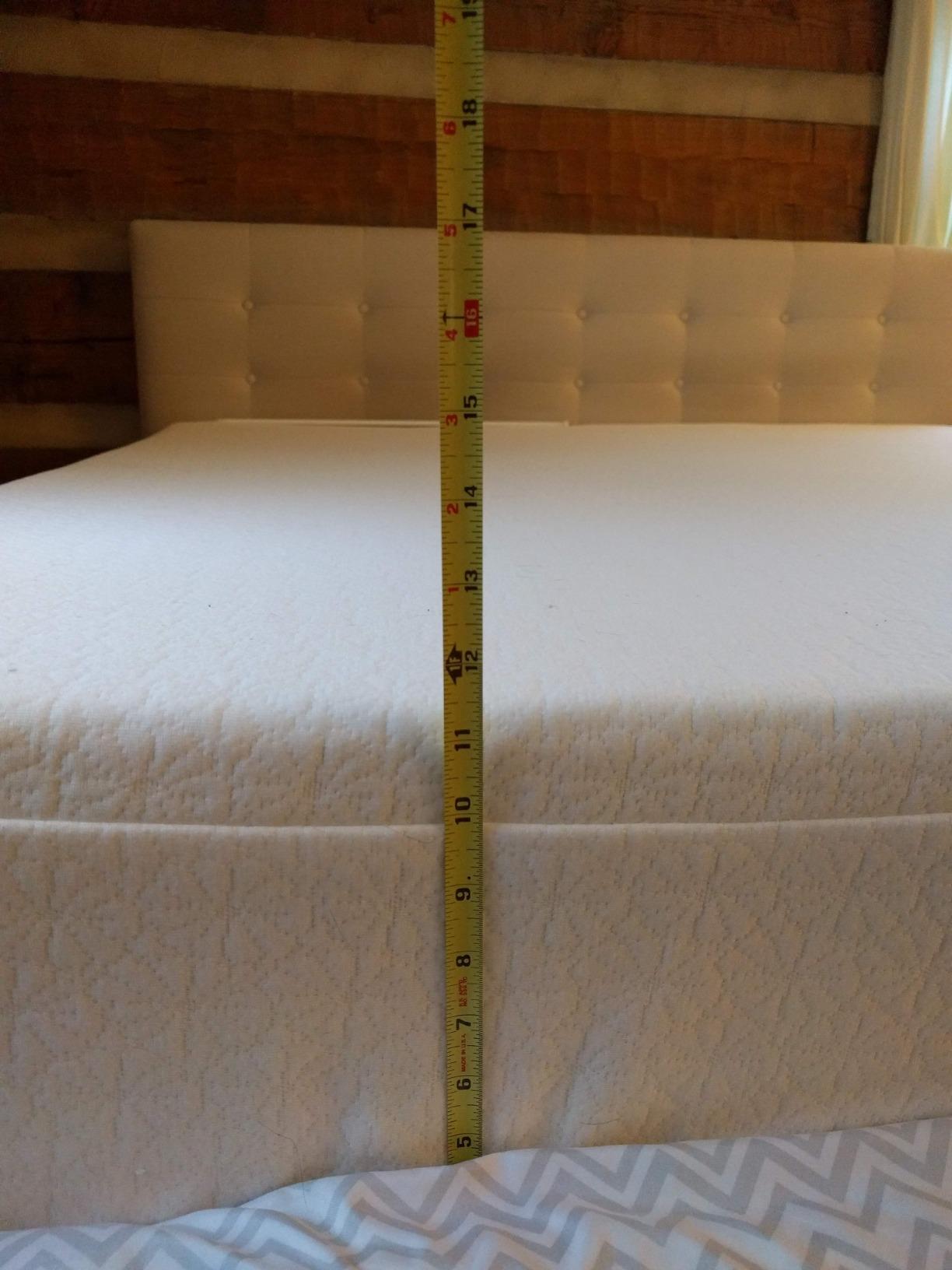 Zinus Memory Foam 8 Inch Green Tea Mattress, Short Queen, Ivory customer photo 2