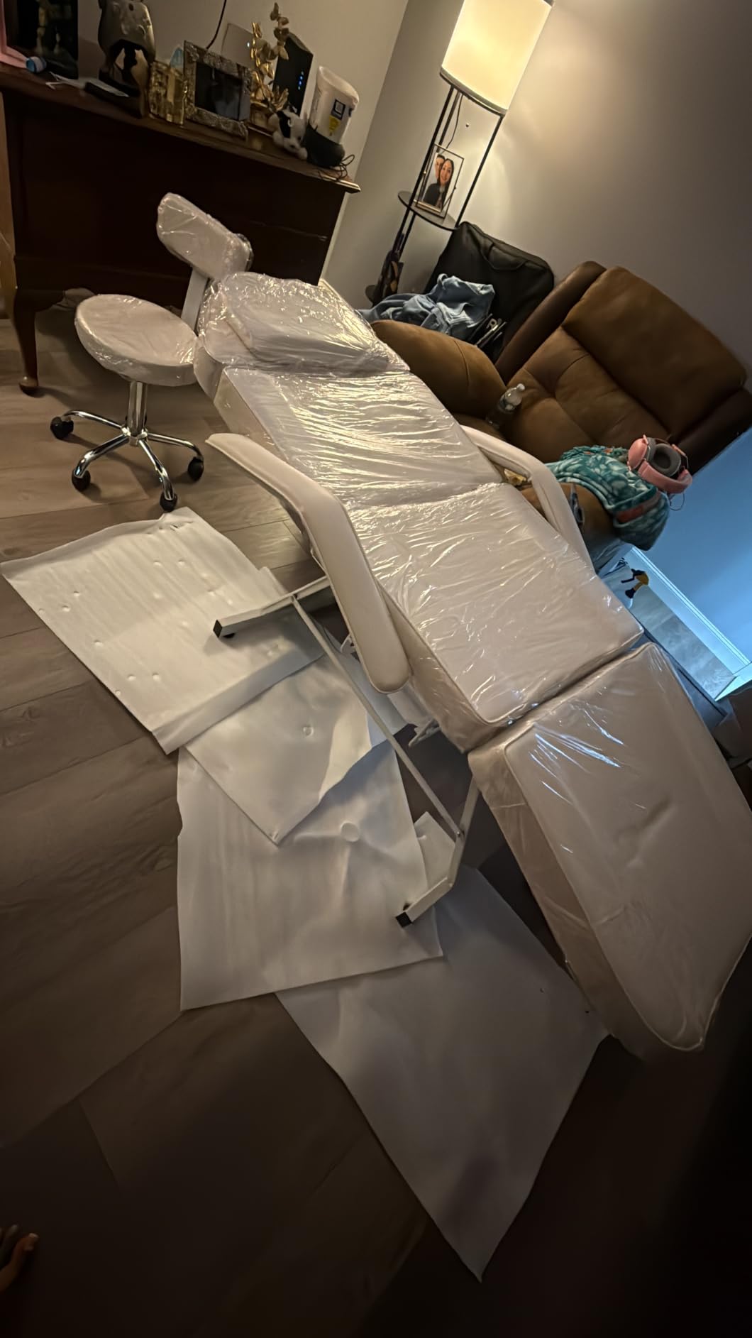 Facial Chair Tattoo Chair Massage Bed Adjustable 3-Section Multipurpose with Hydraulic Stool for Esthetician Beauty Spa Tattoo Eyelash Equipment White customer photo 1