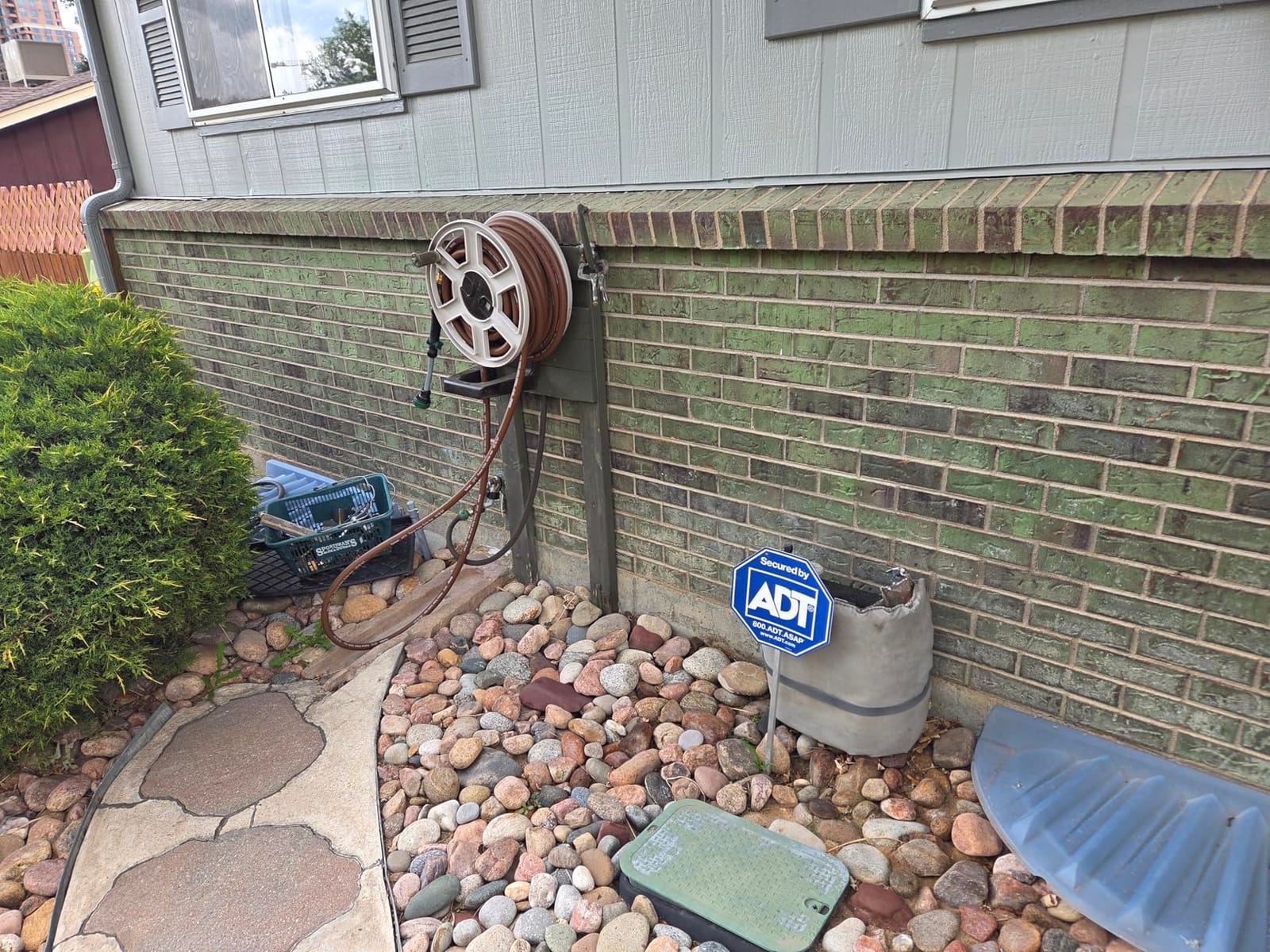 Guitrees 100FT 5/8 Heavy Duty Rubber Garden Hose - 300psi Working, 1000psi Burst - Hot/Cold Water - Five-Layered Braiding for Durability - Versatile for Gardening, Agriculture, Construction(Black) customer photo 1