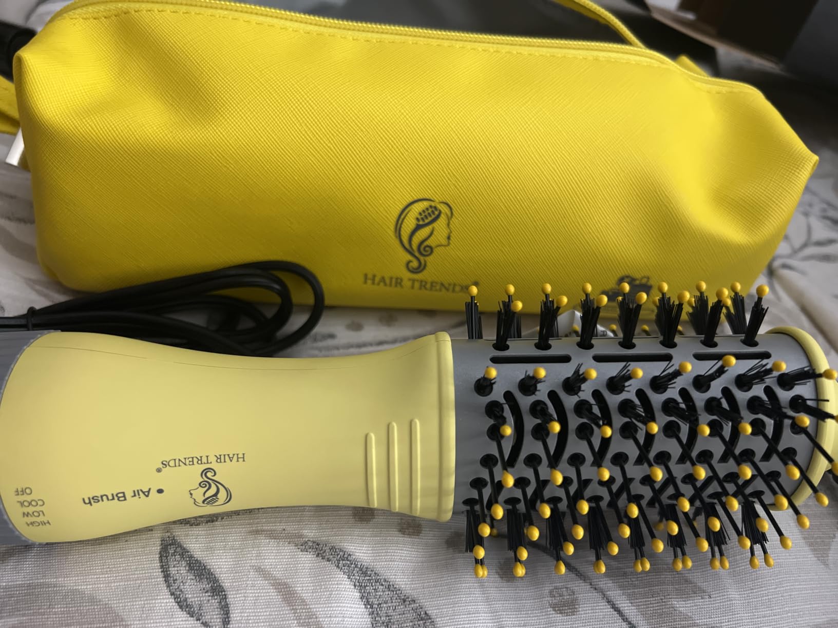 Dual Voltage Travel Blow Dryer Brush in one, Hair Trends Mini Hot Air Brush customer photo 1