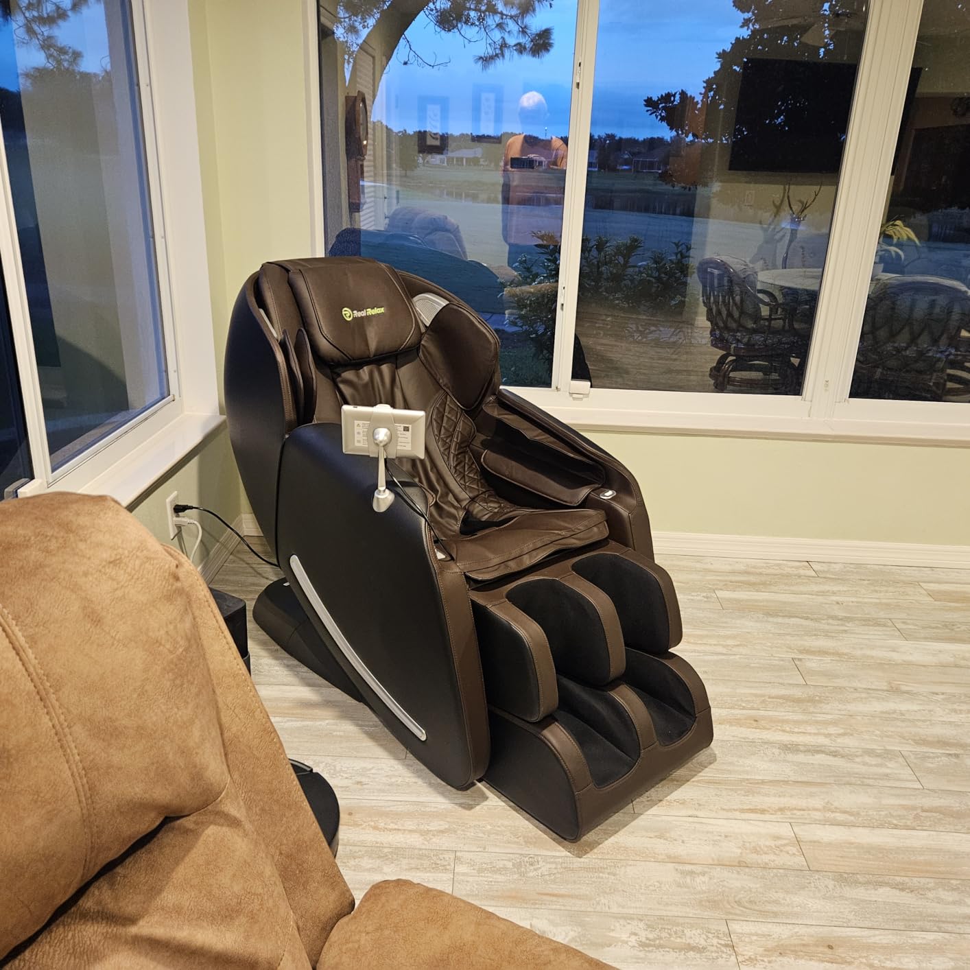 Real Relax Massage Chair Full Body with Unique Phone Controller, Zero Gravity 3D SL-Track Recliner with APP Control, Child Lock,Pause Button, Favor-06, Black customer photo 2