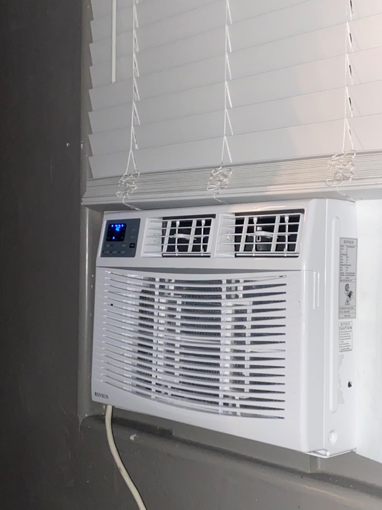 ROVSUN 12000 BTU Air Conditioner Window Unit with Heat, 4-in-1 Window AC Unit Cooler, Heater, Dehumidifier & Fan with Timer, Remote Control & Installation Kit for Rooms up to 550 Sq. Ft, 208/230V customer photo 1