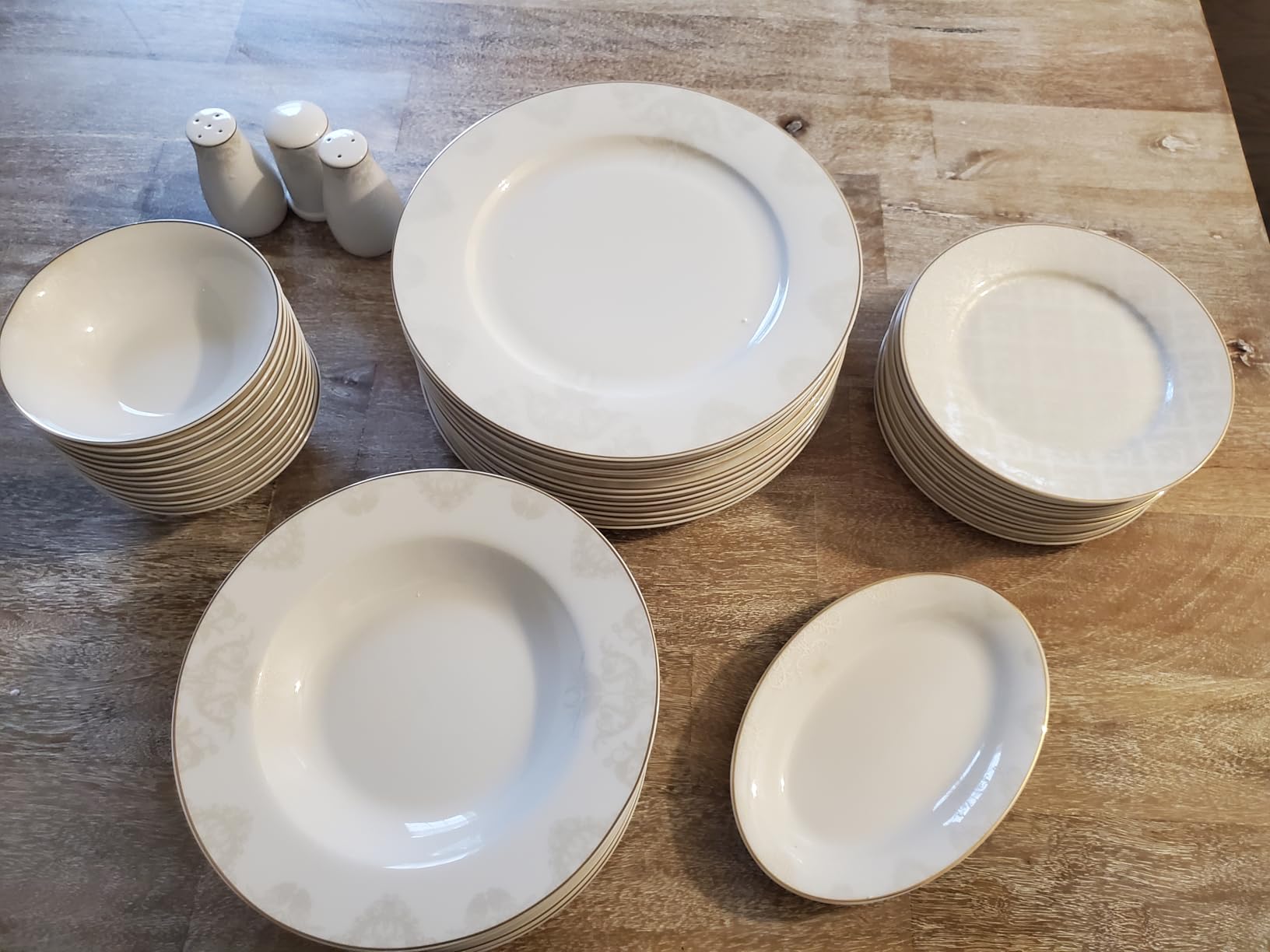 Karaca Siena 53-Piece Porcelain Plates and Bowls Set with Dinner & Dessert Plates, Shakers - Bone China Dishware Sets - Kitchen Dinnerware Set for 12 People customer photo 2