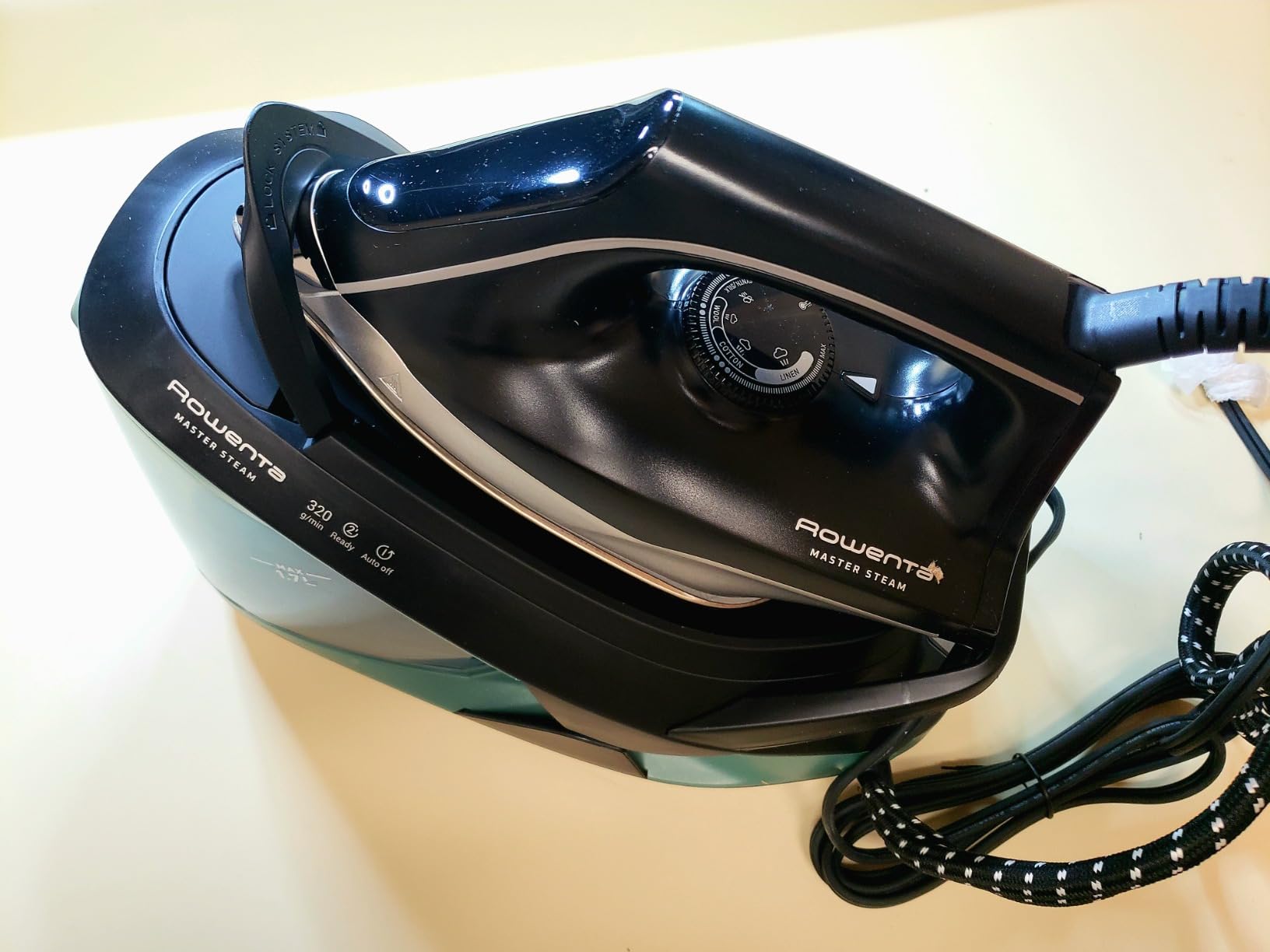 Rowenta Iron Steamer for Clothes Master Steam Station, Professional Steam Iron for Clothes with Stainless Steel Soleplate, 57 Oz, 400 Microsteam Holes, Built-In Pump, 1750 Watts, Black/Green, VR8338 customer photo 1