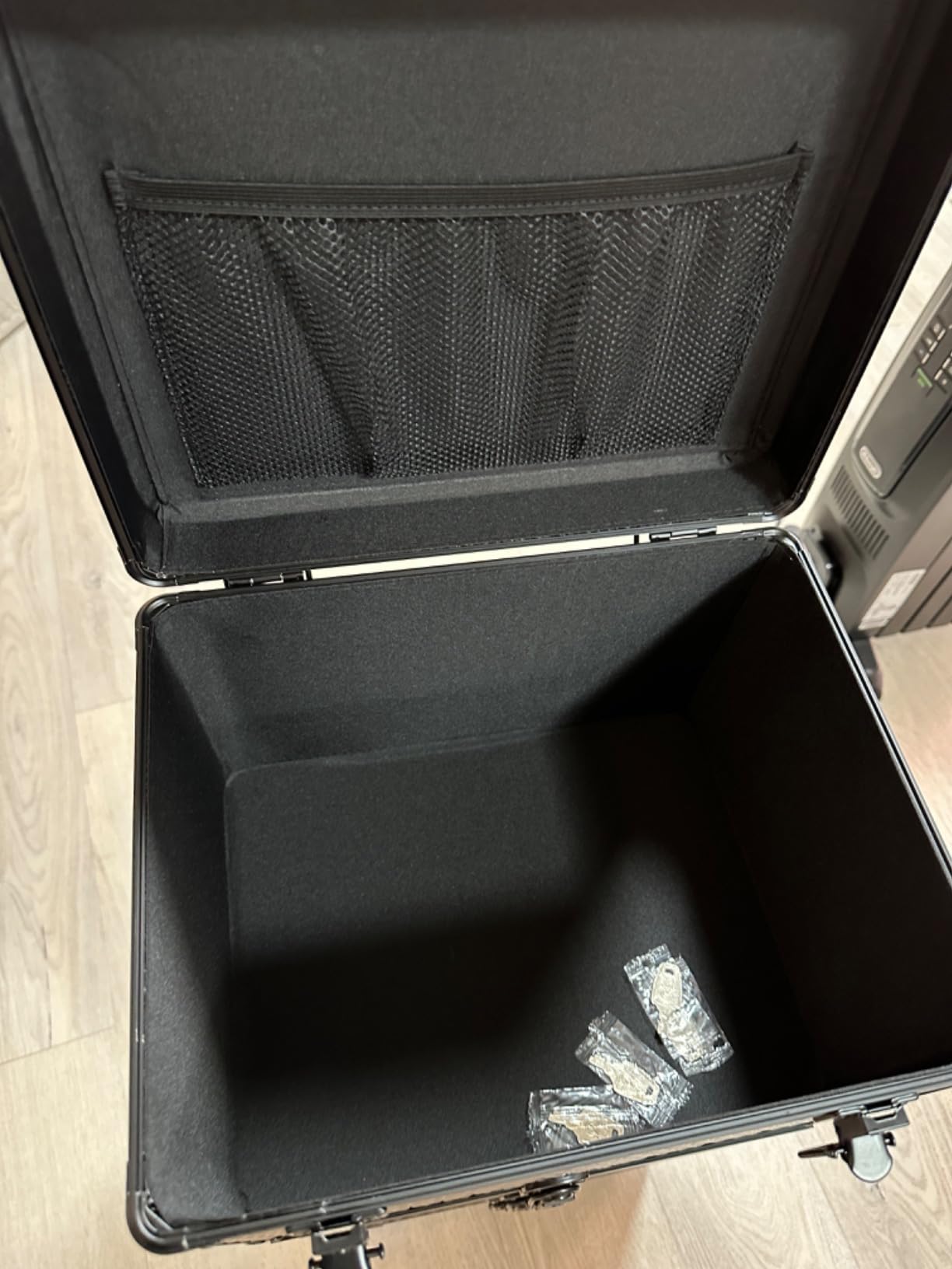 Yueieoun Rolling Makeup Case with 3 Drawers, Salon Cart Nail Trolley Cart with Wheels Rolling Train Case Cosmetology Case Organizer Cases for Nail Tech,SPA,Face Painting,Hairstylist,Makeup Artist customer photo 1