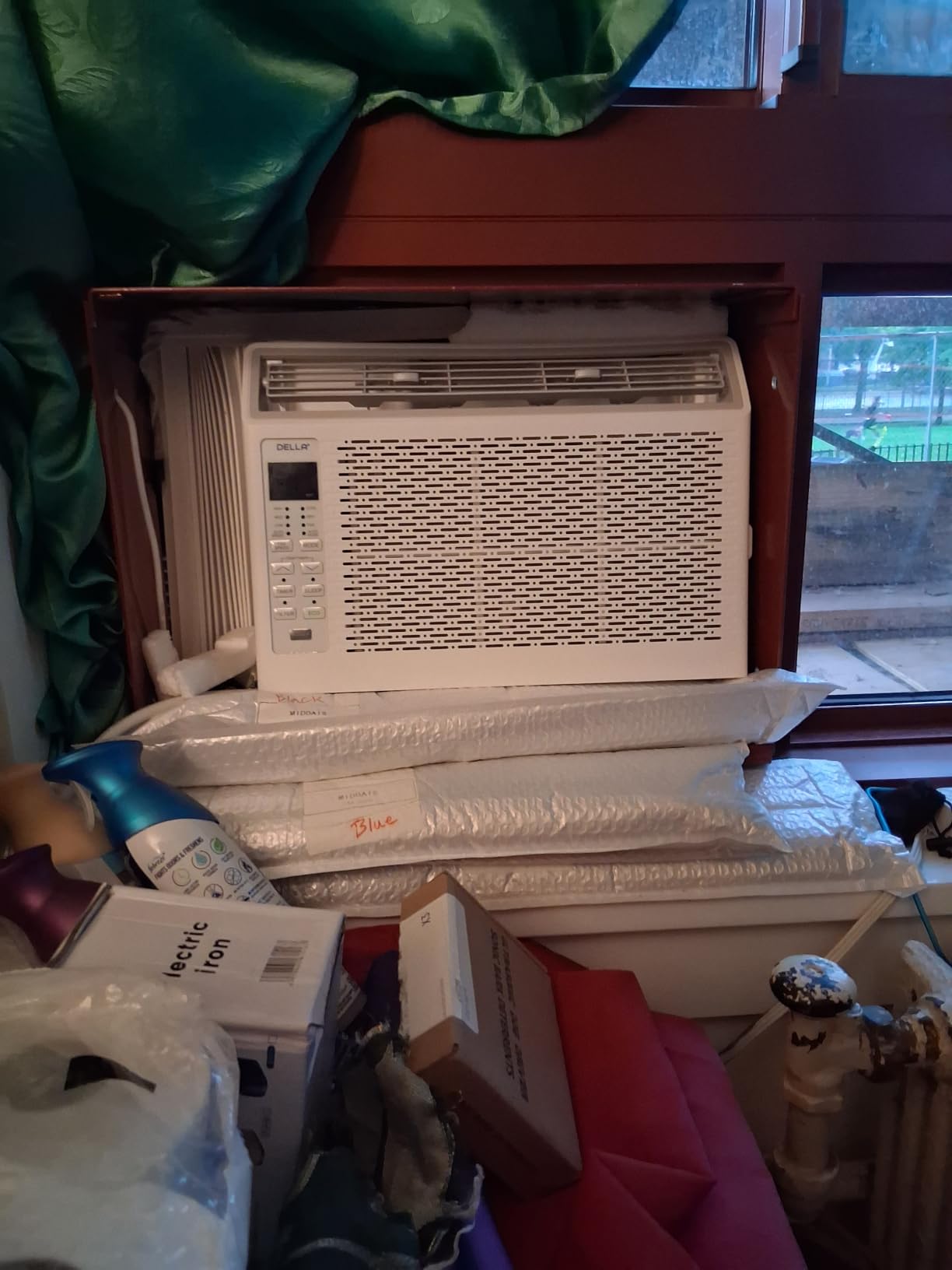 DELLA 14,000 BTU Window Air Conditioner, Work with Alexa, Cools Up to 700 Sq. Ft., GEO Location, Remote/App Control, Dehumidifier, Fan, Reusable Filter, Easy Install Kit customer photo 1