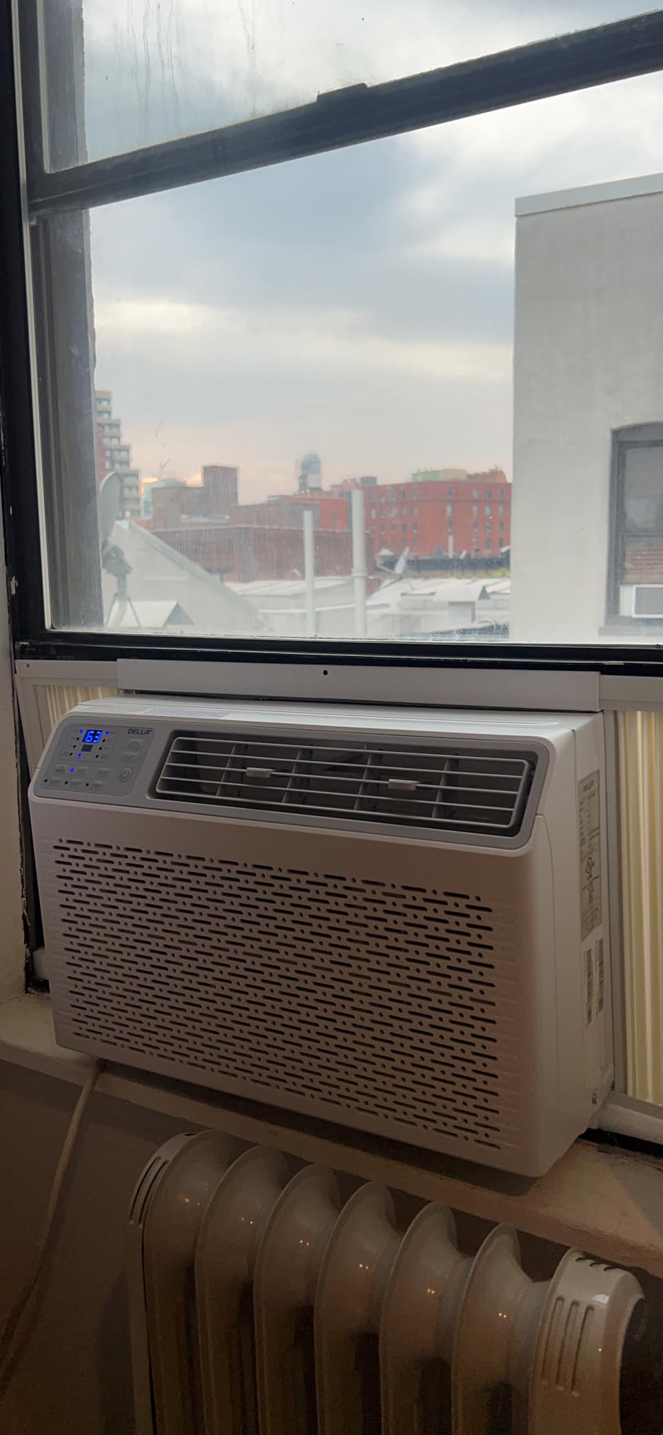 DELLA 14,000 BTU Window Air Conditioner, Work with Alexa, Cools Up to 700 Sq. Ft., GEO Location, Remote/App Control, Dehumidifier, Fan, Reusable Filter, Easy Install Kit customer photo 2