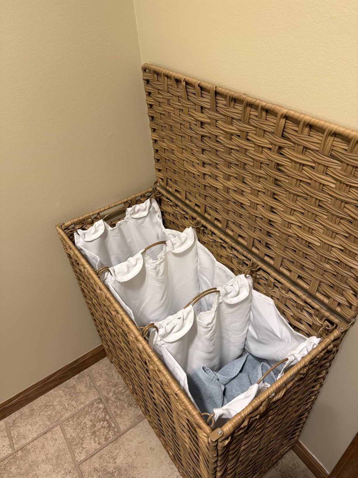 Laundry Hamper with 4 Removable Liner Bags, 176L Laundry Sorter with Lid customer photo 2