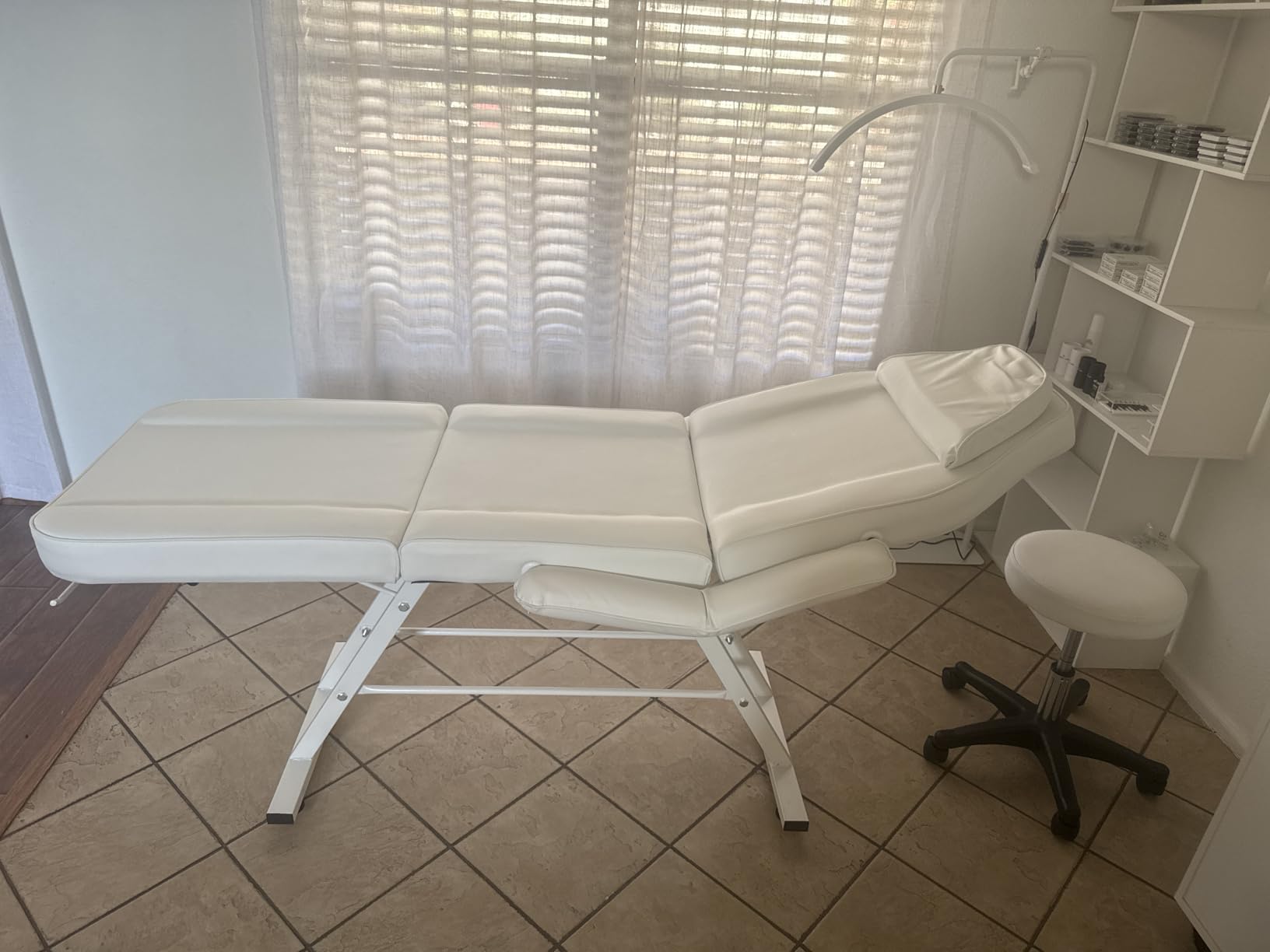 Massage Table Tattoo Chair with Hydraulic Stool, 300 lb Capacity, White customer photo 1