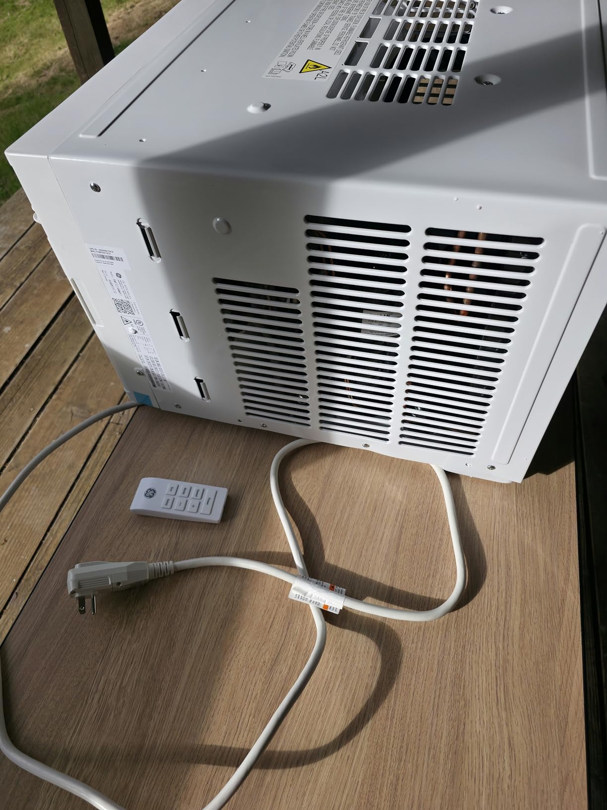 GE 14,000 BTU Smart Window Air Conditioner, Powerful Cooling for Large & Open Spaces up to 700 sq ft, Energy Efficient, Wi‑Fi, Alexa/Google, Quick Install Kit, White customer photo 2