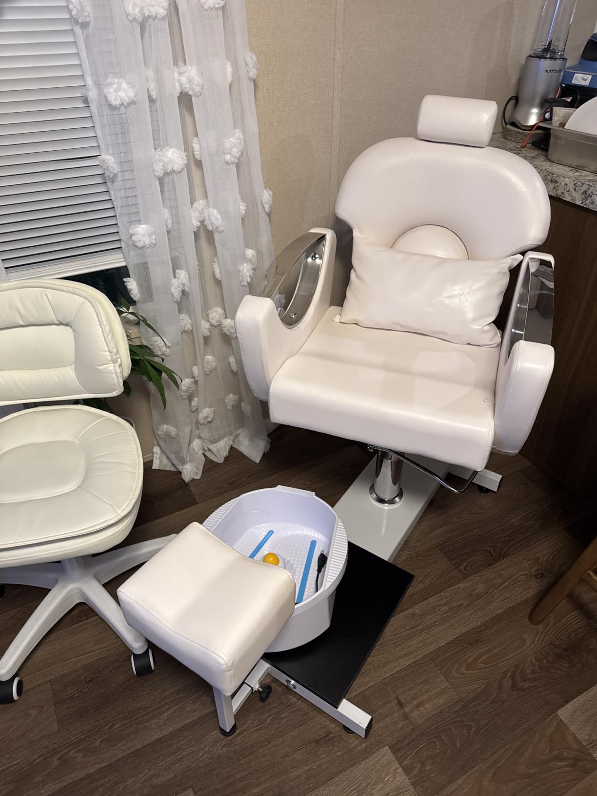 Pedicure Chair with 360 Degree Swivel Stool, Hydraulic Lift Reclining Pedicure Station, Pedicure Chair No Plumbing with Adjustable Footrest for Pedicure Shop,Spa(White-Gold) customer photo 1