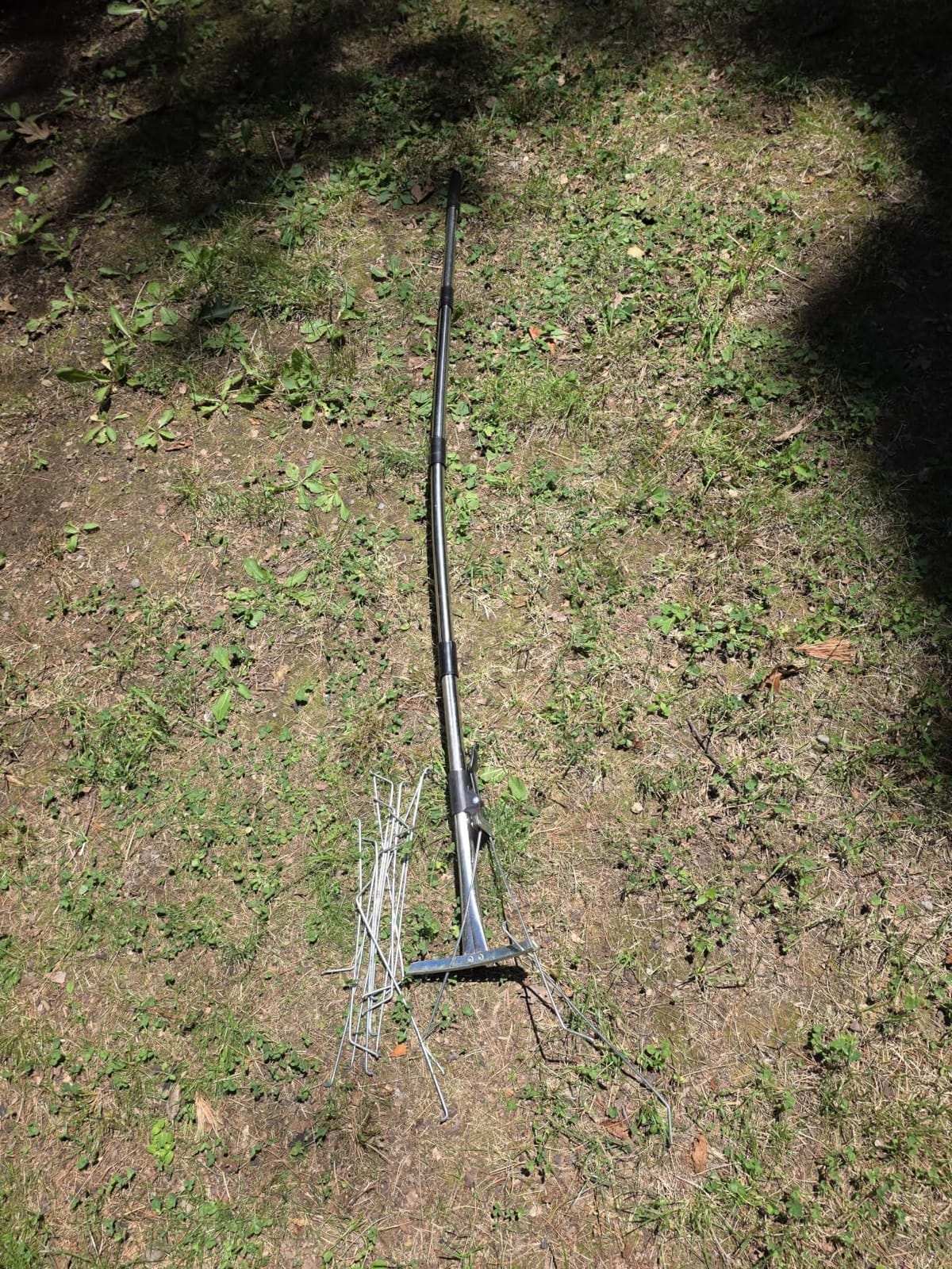 Garden Rake for Leaves,Heavy Duty Metal Adjustable Leaf Rake for Lawns,Long Handle 33