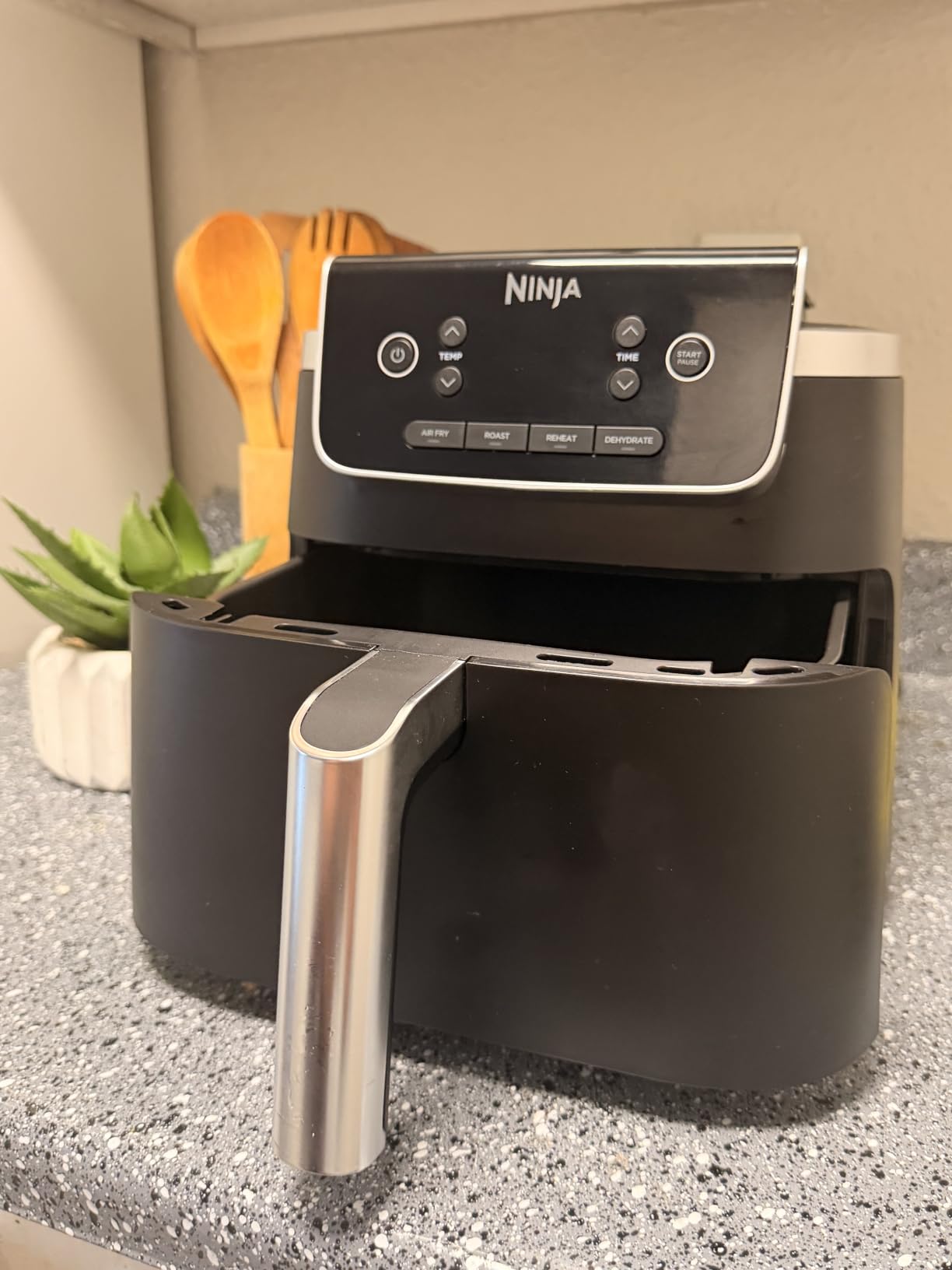 Ninja Air Fryer Pro, 5 Qt, 5-in-1, Grey, AF142 customer photo 1