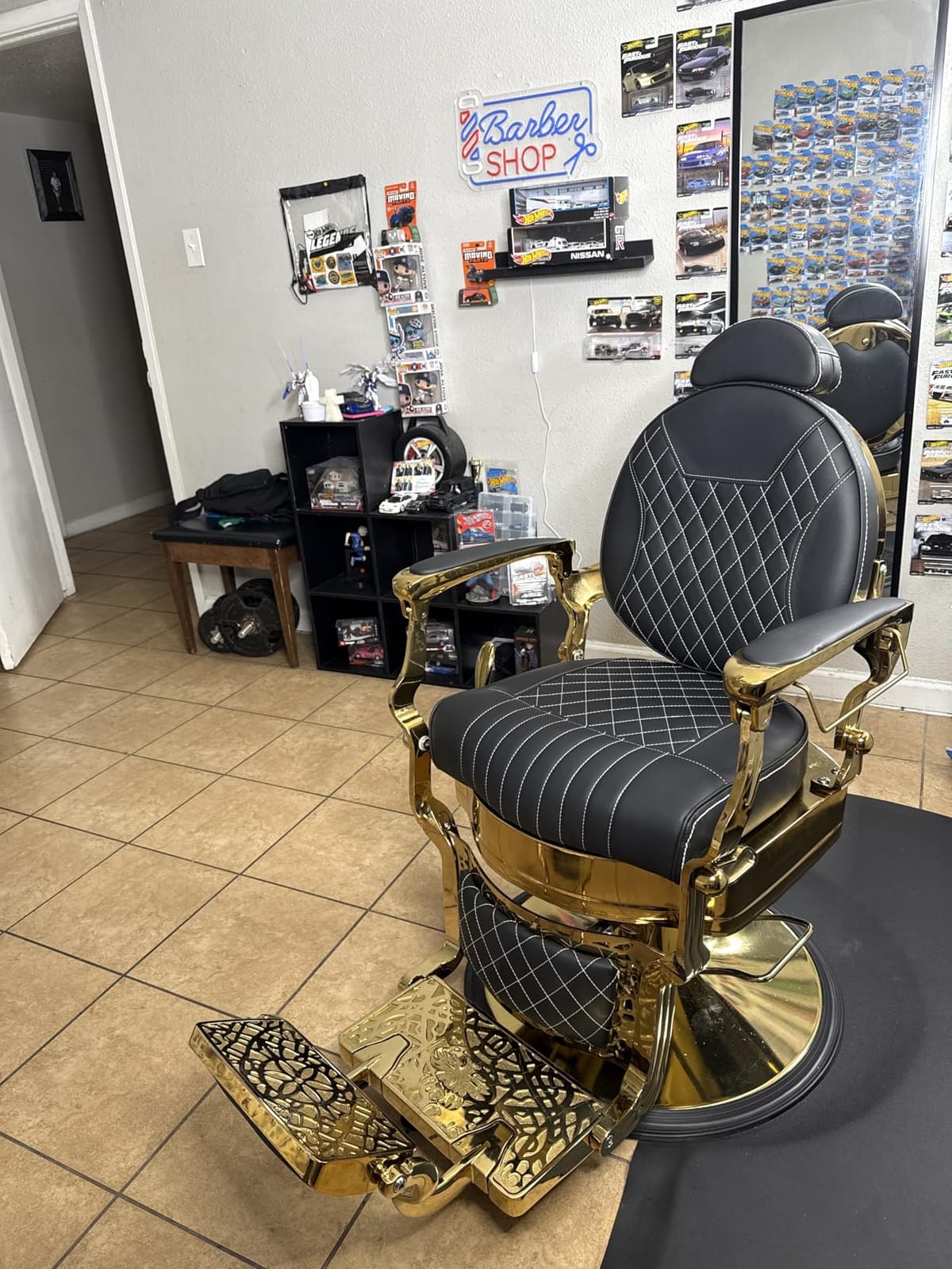 Baasha Professional Reclining Barber Chair with Adjustable Headrest, Hydraulic Heavy-Duty Base, Soft Upholstery & Thick Cushion, Tattoo & Hair Salon Chair, 550 lbs Capacity customer photo 1
